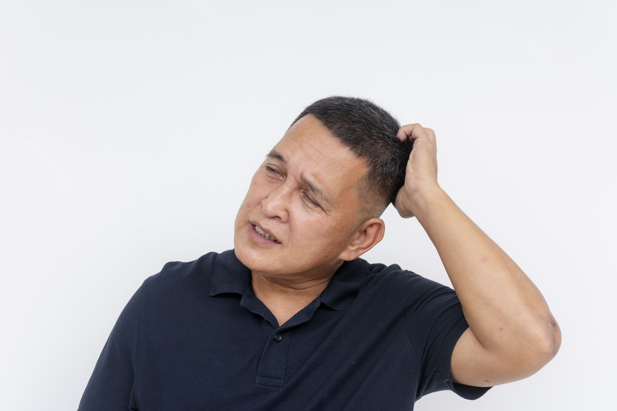 头前额发紧发胀的原因:从压力到眼压增高 头前额发紧发胀的原因:从压力到眼压增高