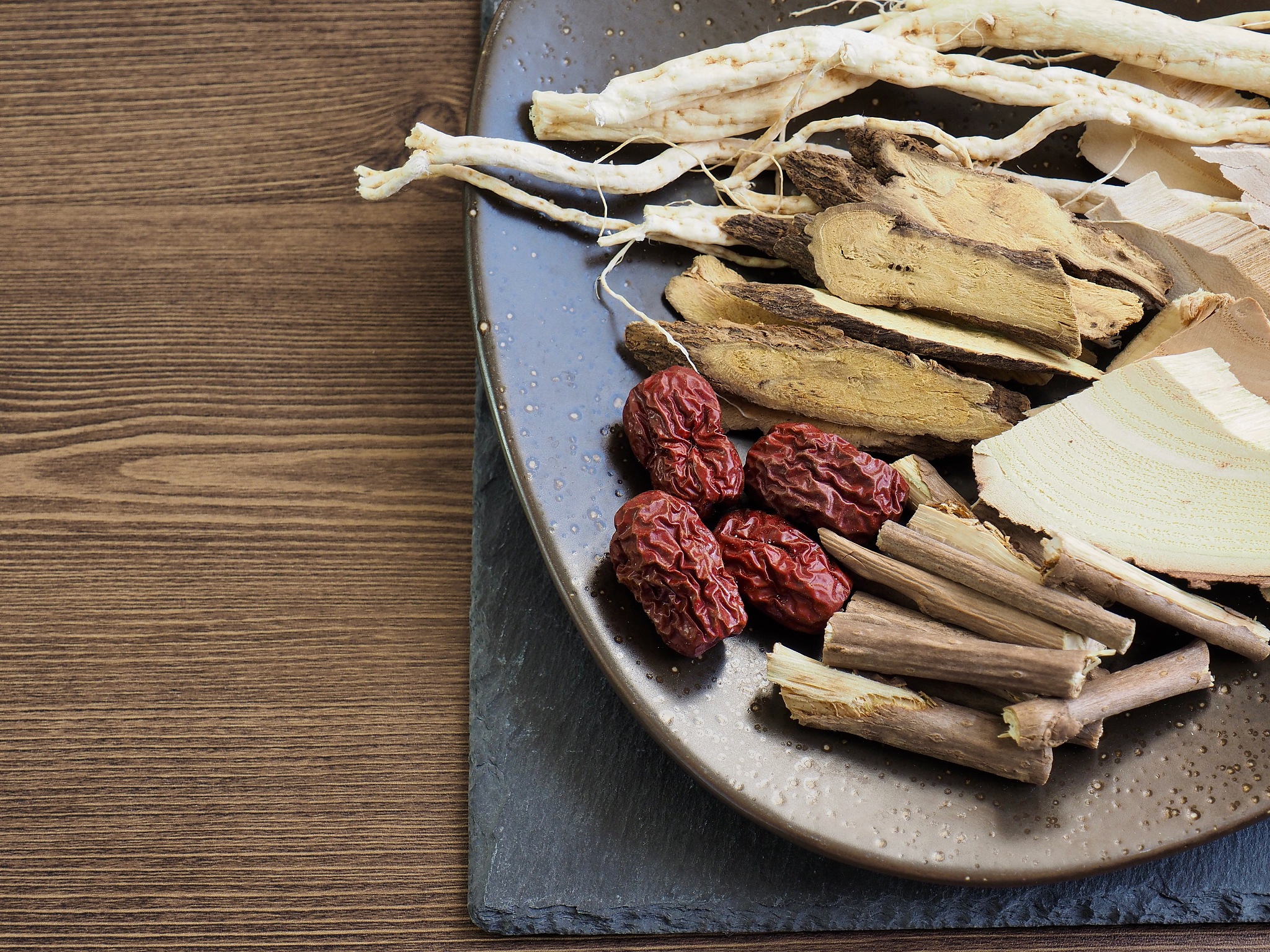 女性月经不调怎么办？有没有比较好的中药调理配方？