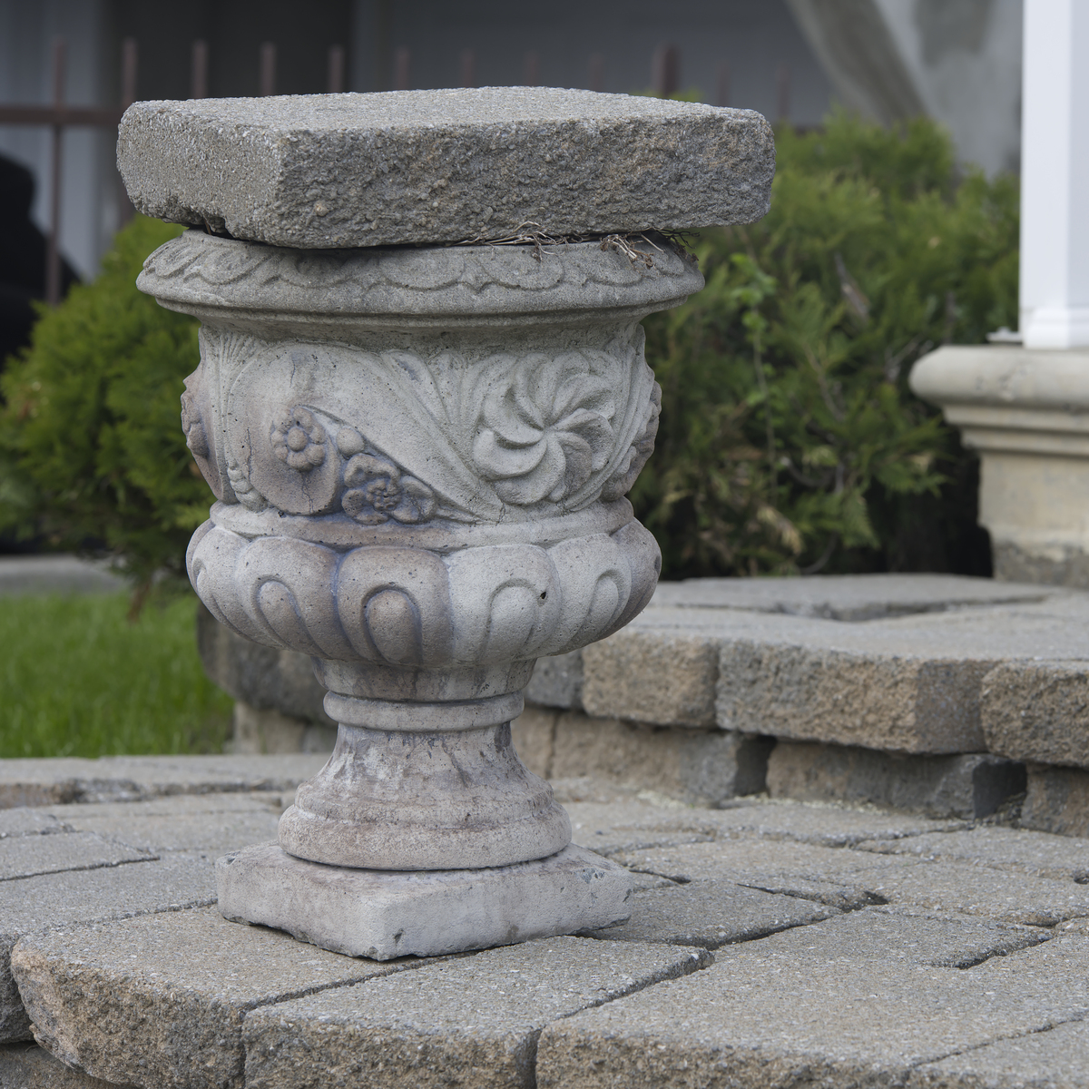 石狮嘴放石球技巧：详细方法及注意事项