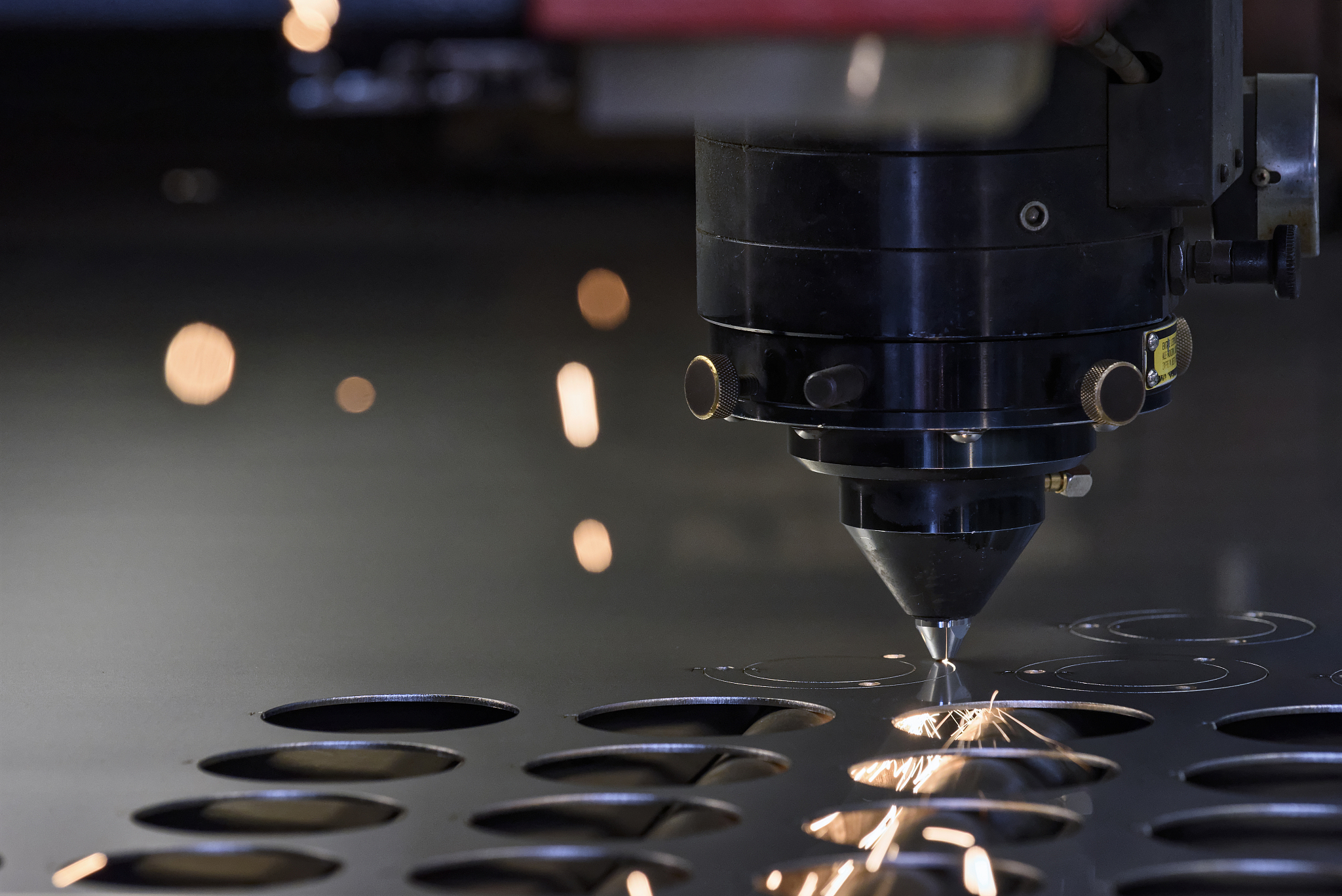 详细介绍激光加工优势 500字