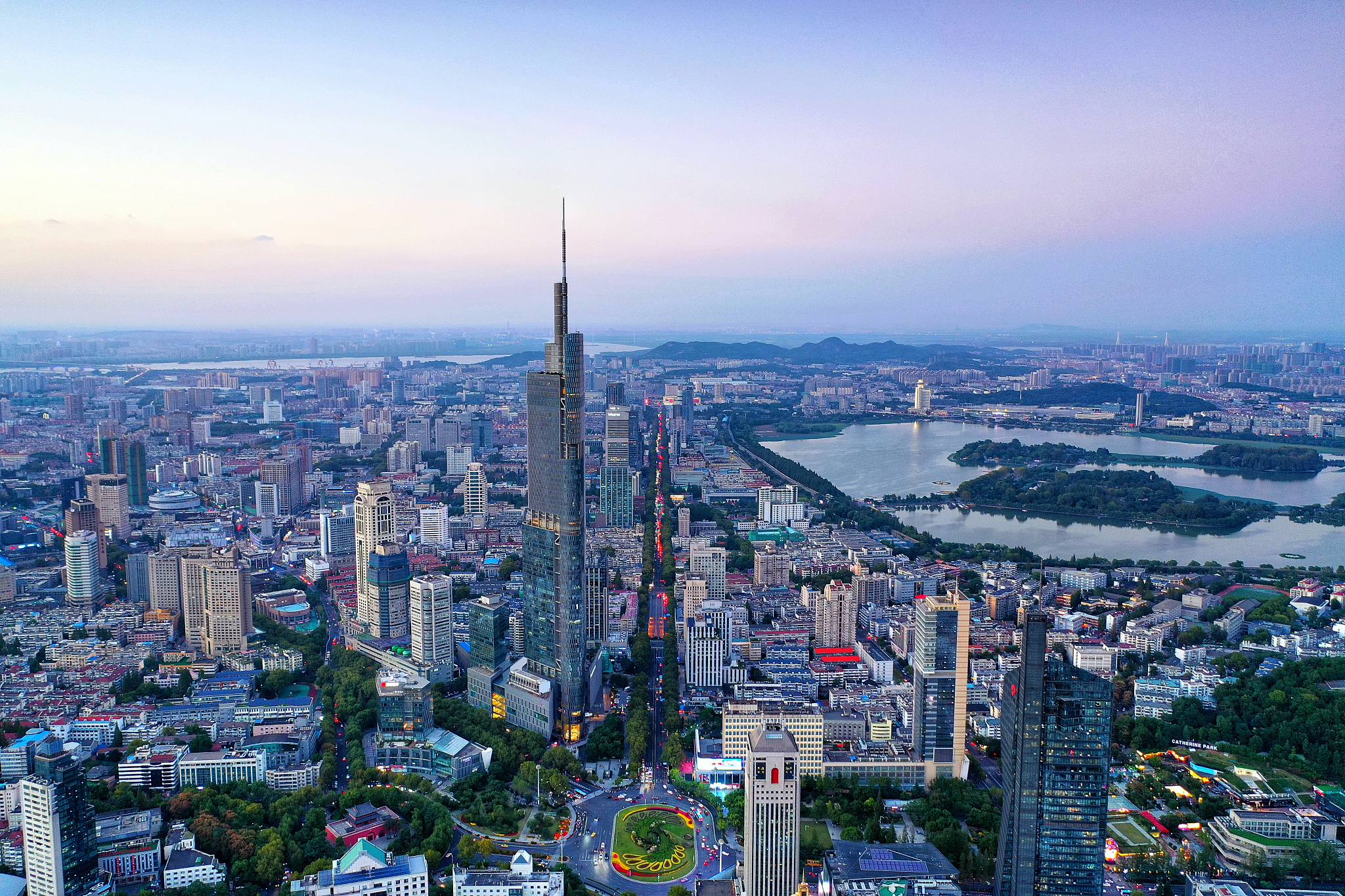 俯瞰南京地标绿地紫峰大厦