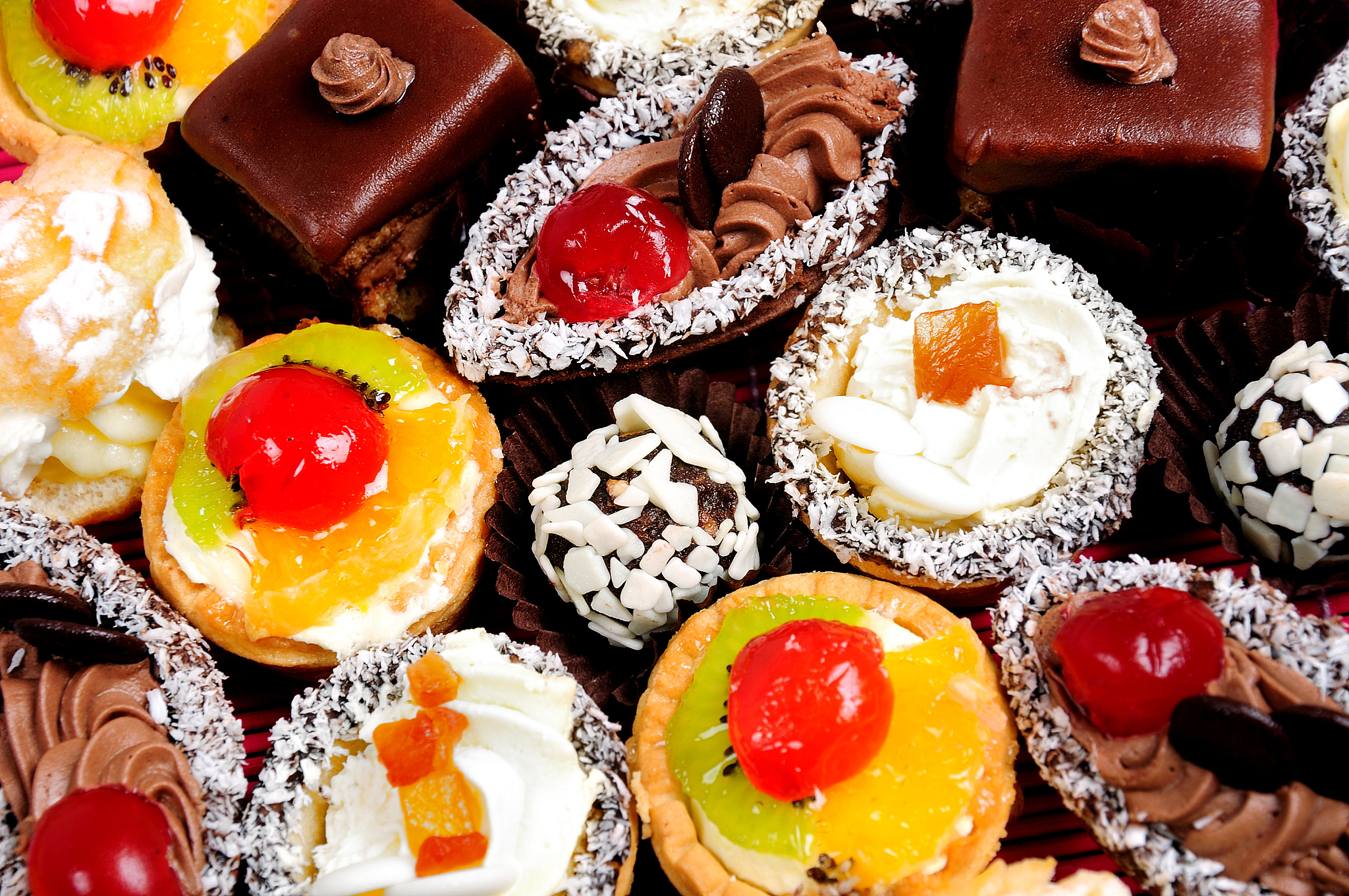 many cakes