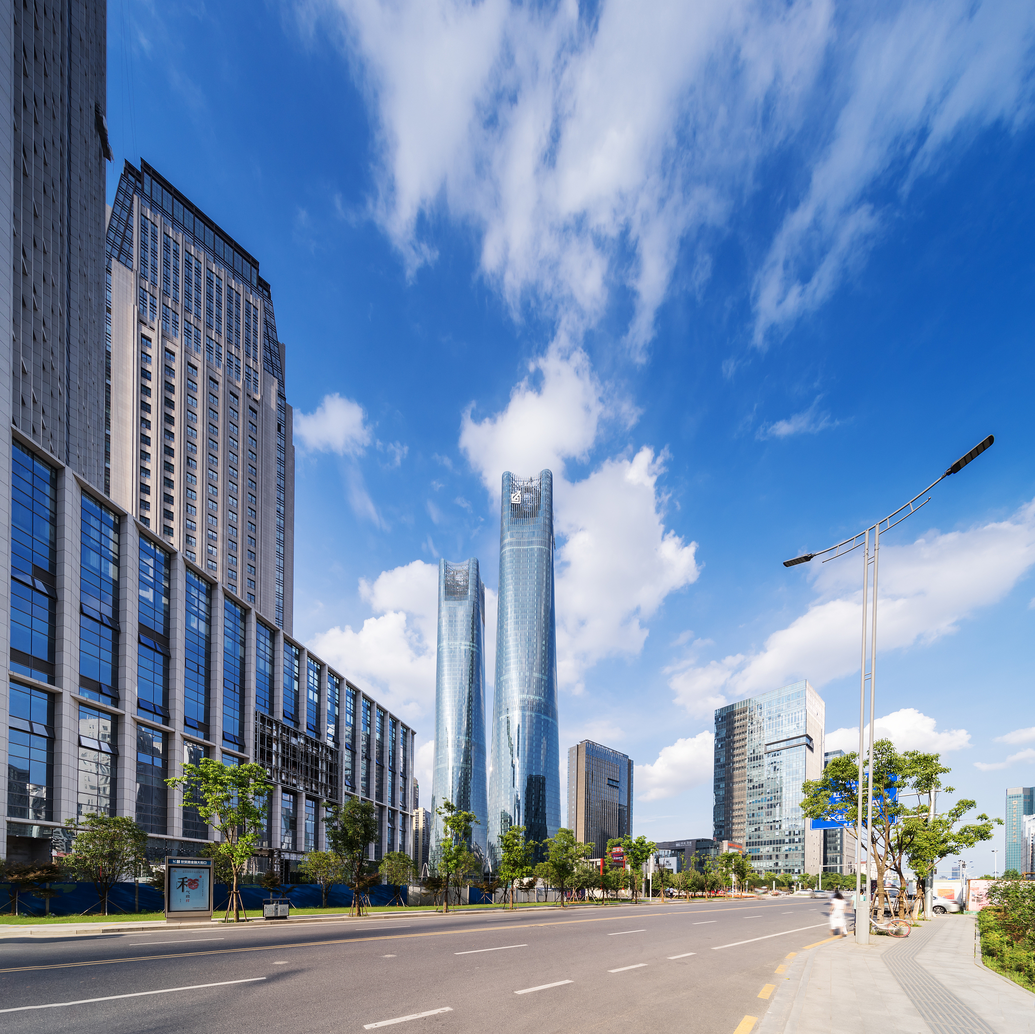 天府滨江商铺推荐：2栋20号、21号，102平米，336万，投资潜力巨大！