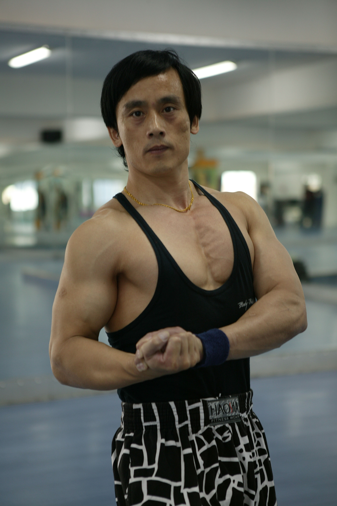 魁梧男子什么样？10个词形容+详细描写