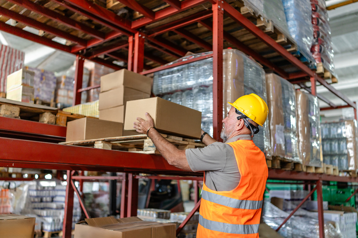 物流技能综合实训课程学习心得。第一天学习了月台配货及码放示意图、车辆调度与路线优化设计、制定配装配载方案、外包委托书