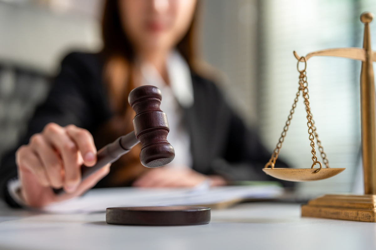 为什么民事法官都很坏二审法院为什么先谈话再开庭 要求：生成一篇1500~2000字的解决办法