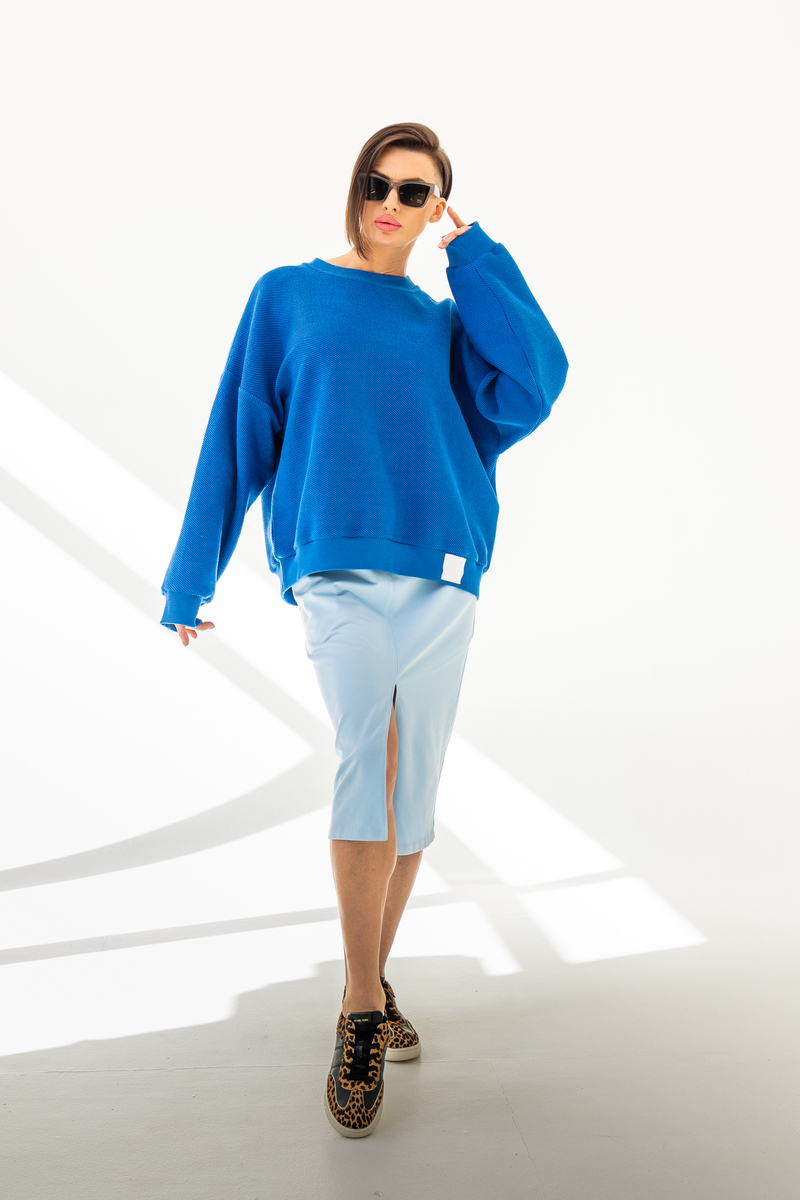 秋天卫衣穿搭指南：紫色针织、毛绒浅蓝、字母印花，总有一款适合你！