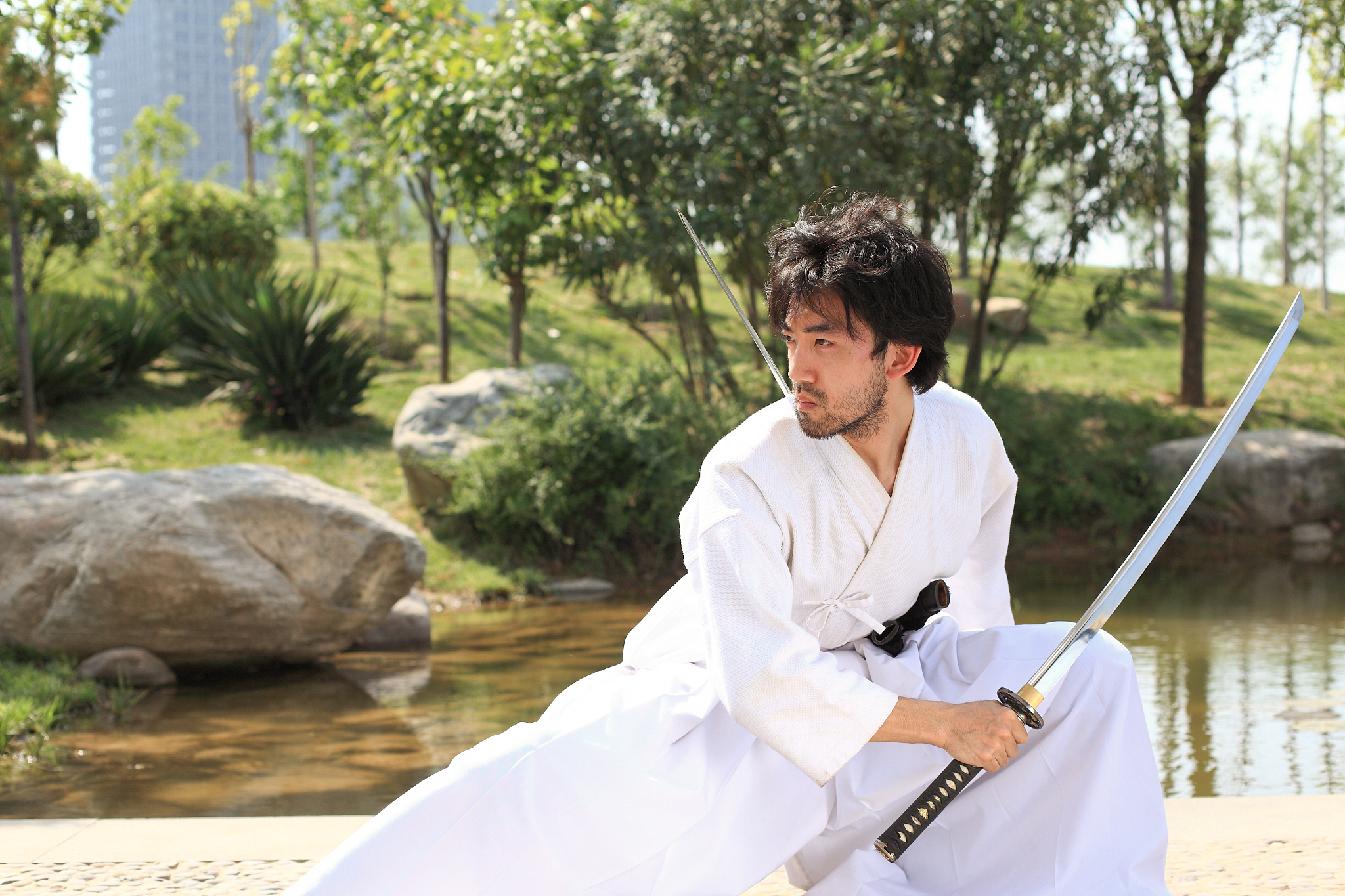 帮我设计一个关于unity2d中的一个名为只狼人物形象