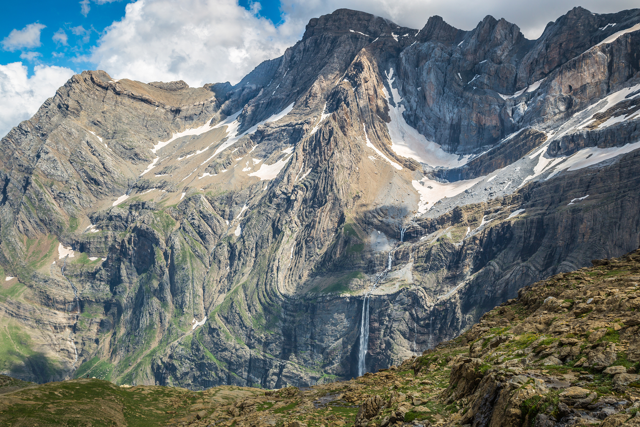 scenic view of famous cirque de gavarnie with gavarnie fall