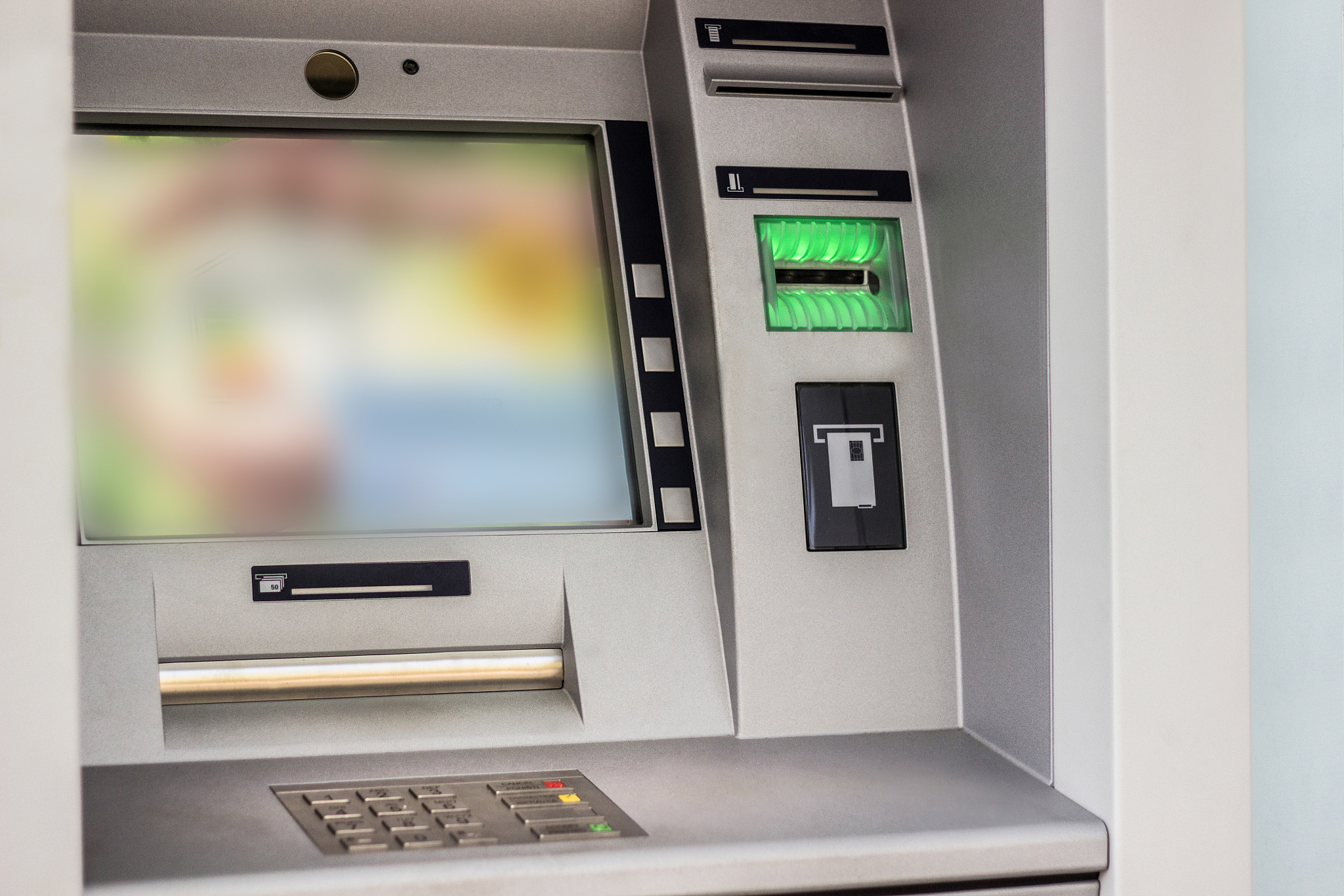 从下列选项之中选择一个具体的嵌入式应用系统予以分析该系统的技术要素。共计 18 分A、垂直运行电梯	B、银行 ATM 安全门需要回答的基本要素包括但不限于：1、选择要分析的系统A 或者B1 分：2、总体设计思想概述3 分：3、输入开关量2 分：4、输入其他量2 分：5、输出开关量2 分：6、输出其他量2 分：7、具体控制策略3 分：8、其他要说明的问题如改进或者完善等3 分：