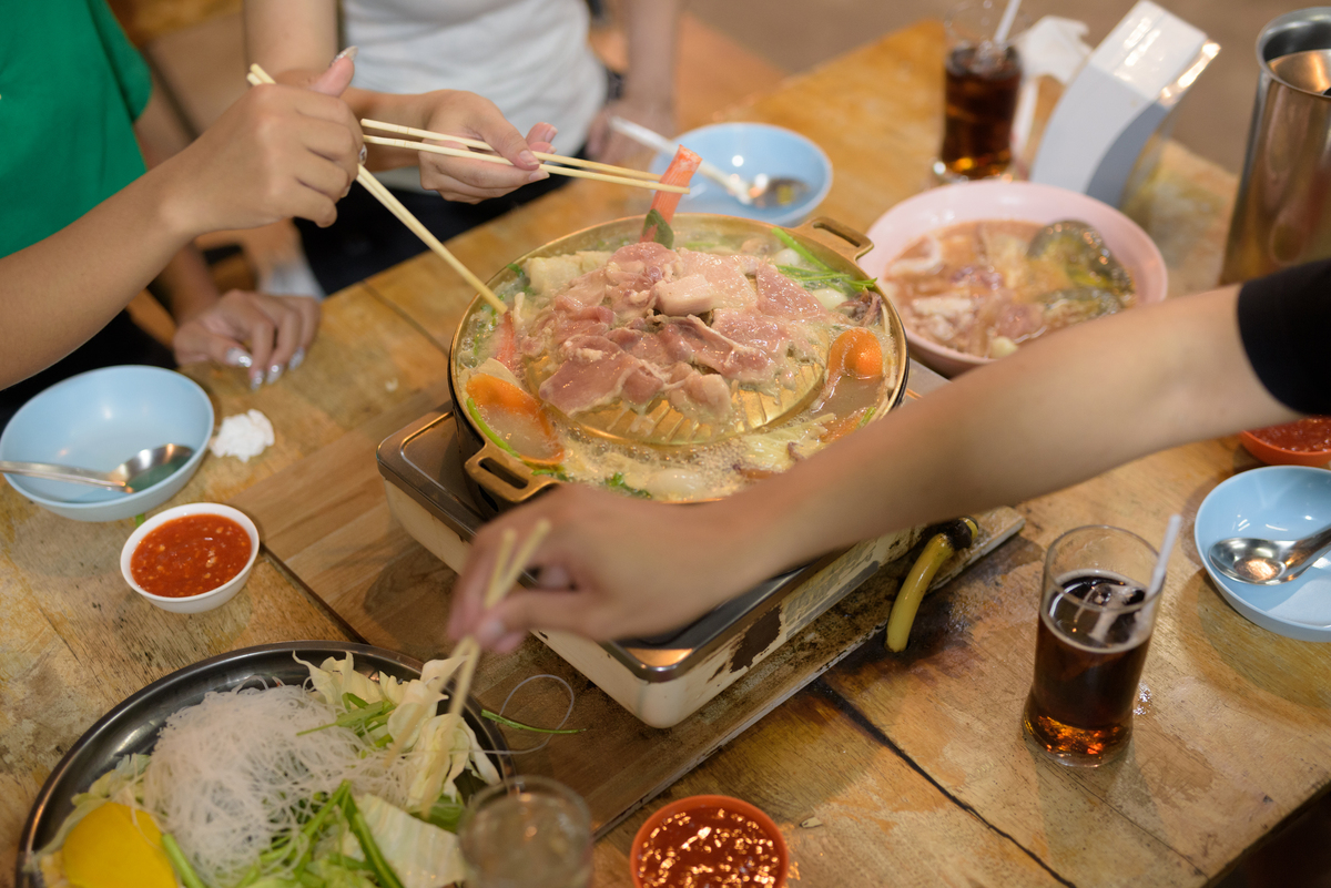 详细介绍下纯牛奶煮火锅可以吃吗