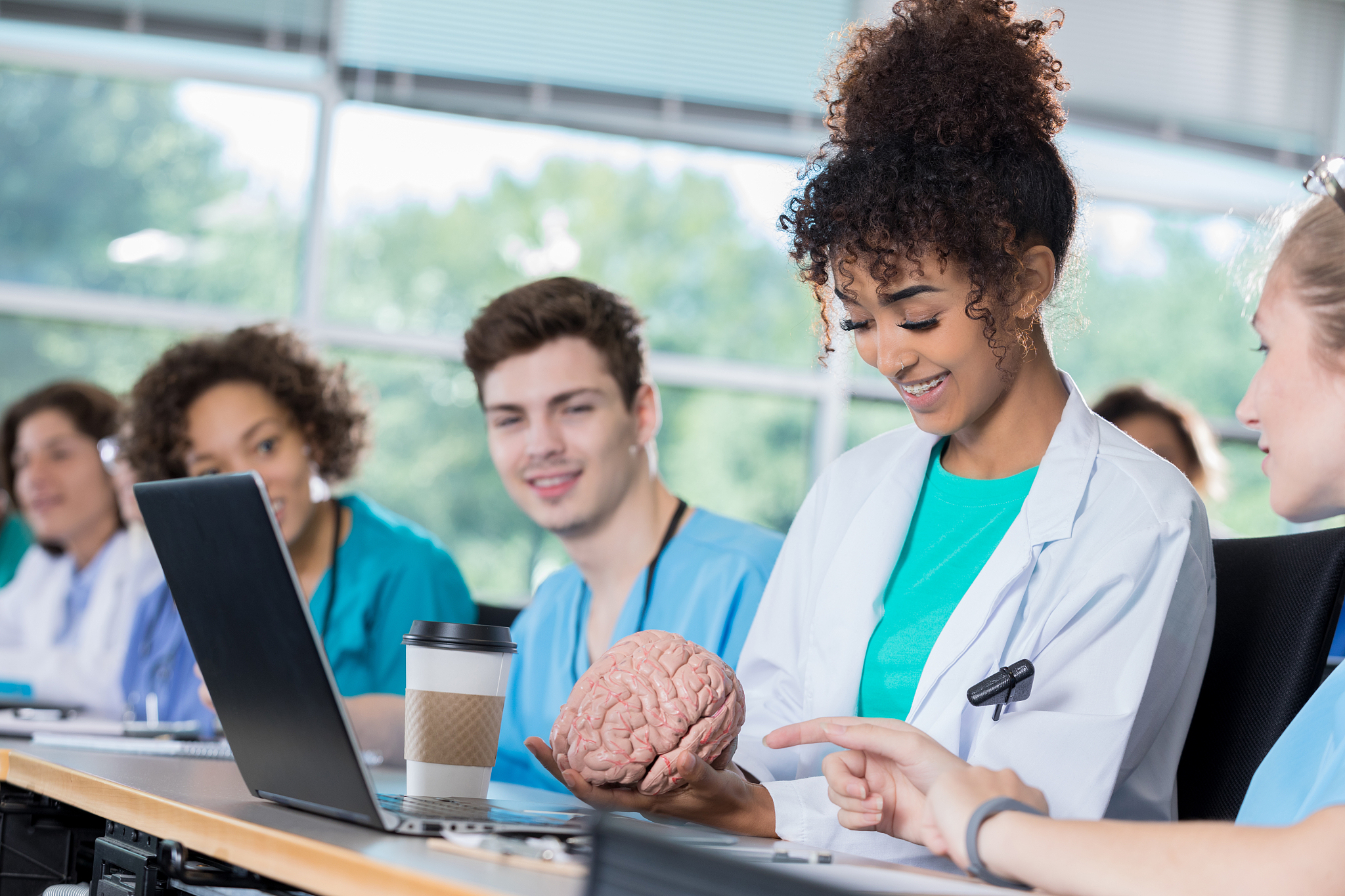 昆明卫校学费：2021年读卫校要多少钱？