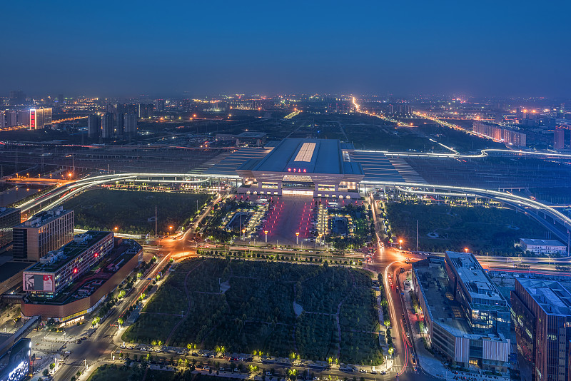 郑州东站夜景