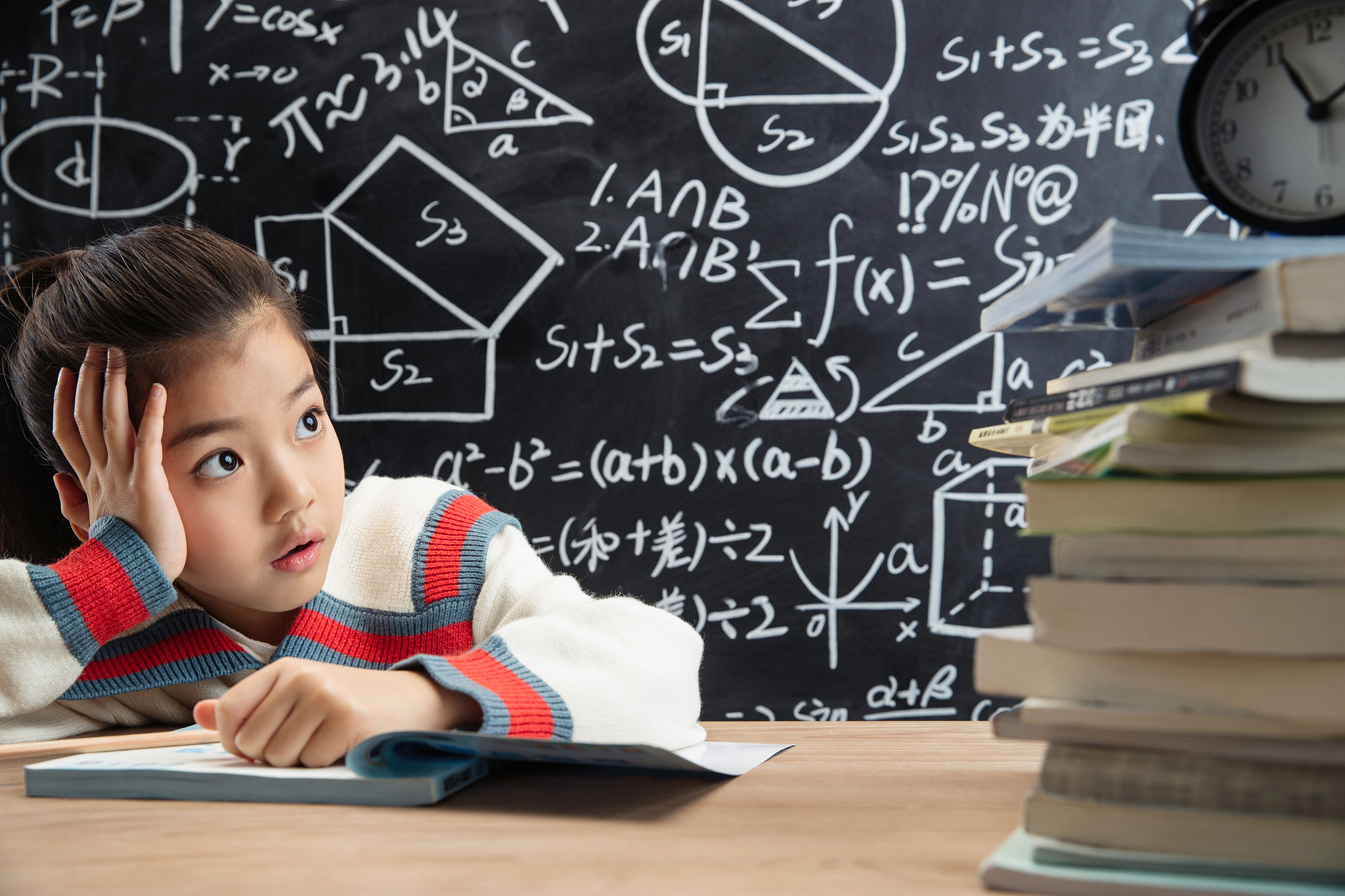 我觉得数学我觉得可以做的了但是上课我听着听着就哭了