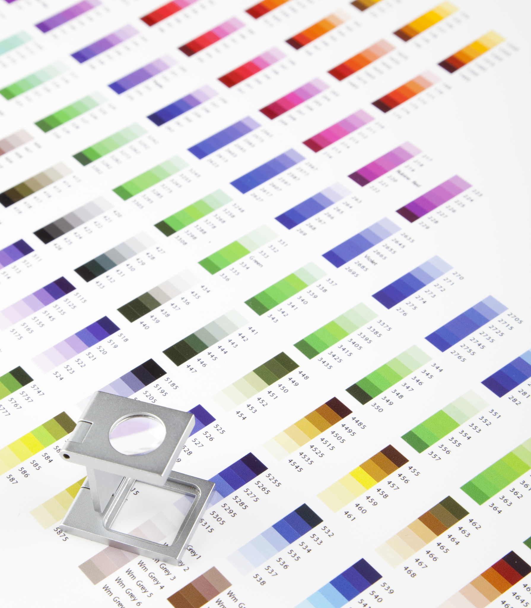 简述数种能够增加印刷业务或钣金烤漆业务或写真喷绘UV业务色彩准确度可列举一种业务的打样方式或对色方式并且考虑到时间速度因素给客户数种推荐方案。