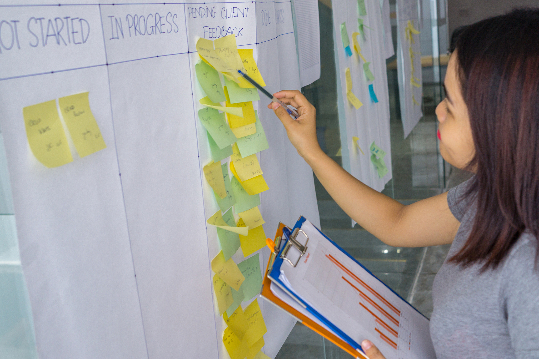 问卷调查法 VS 访谈调查法：哪种更适合你的研究？