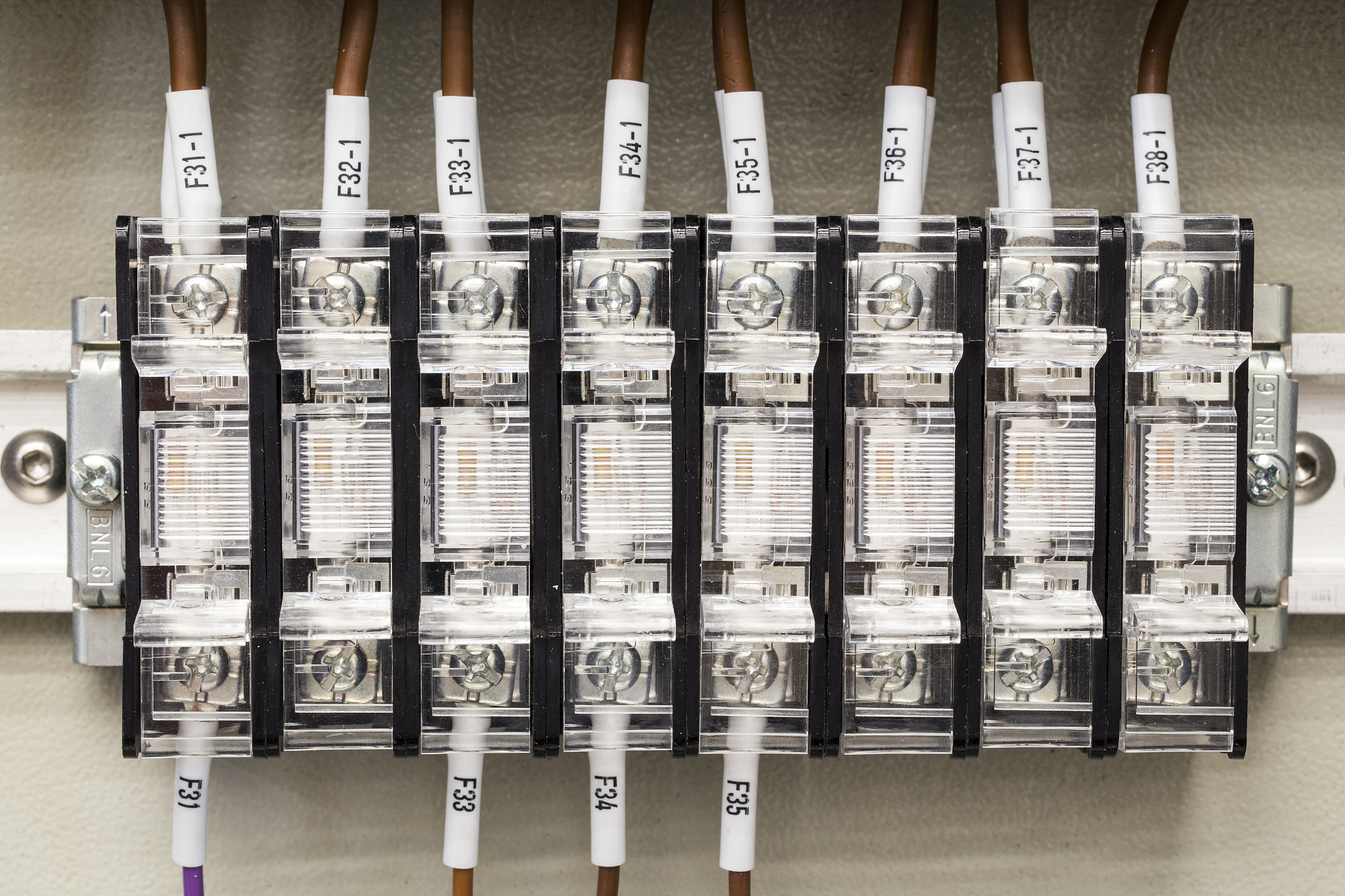 电力mccB_633300L1_32A什么意思帮我用200字详细描述