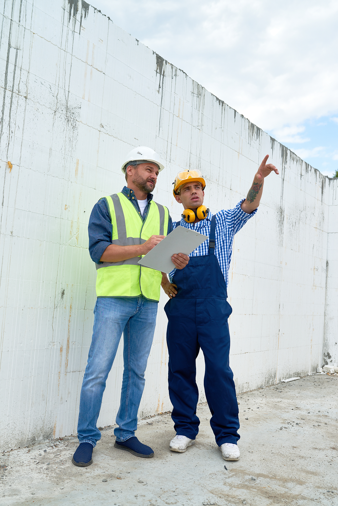 workers planning construction