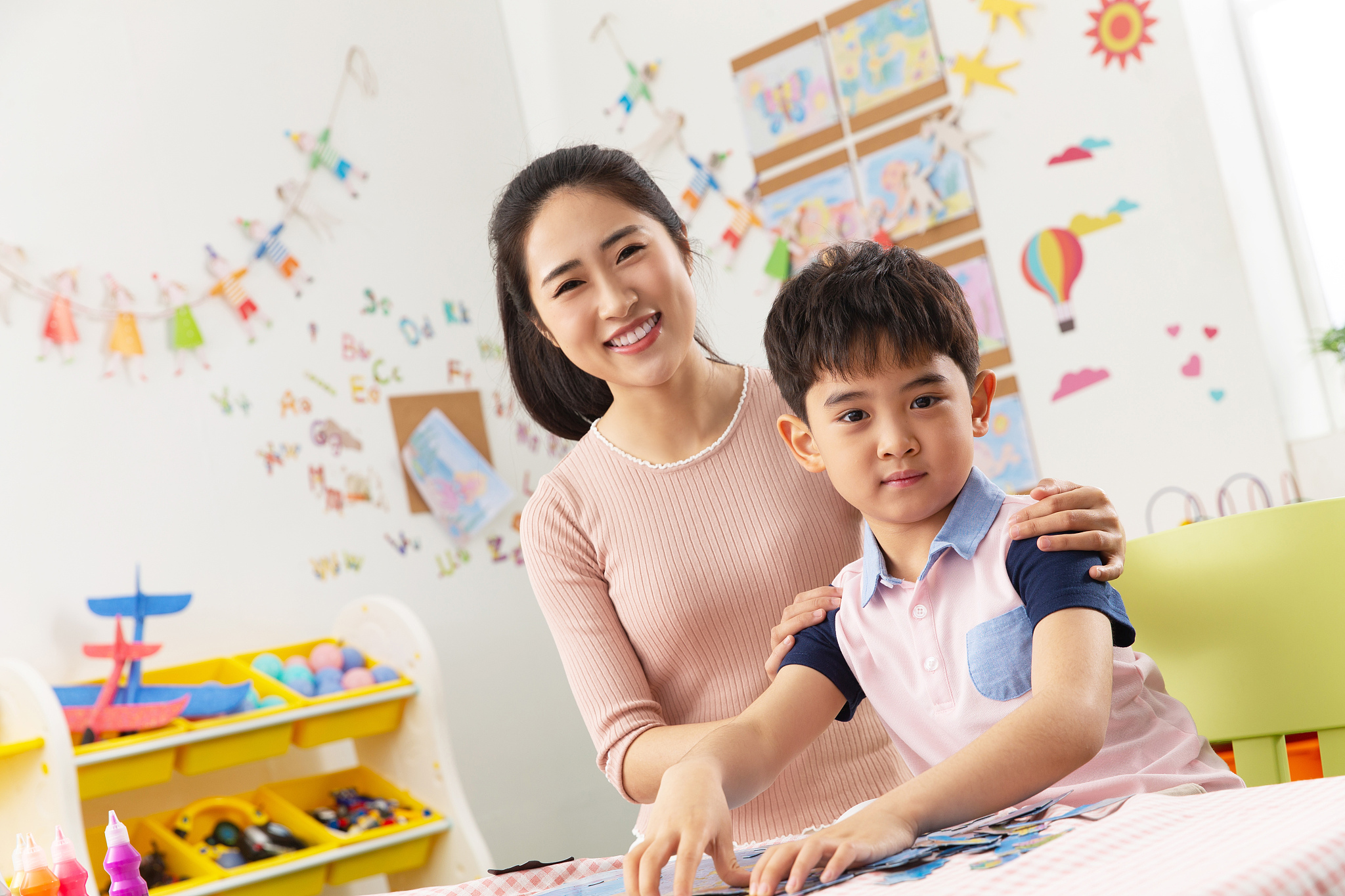 kindergarten teachers and kids