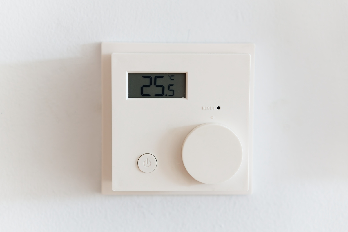 智能家居系统：空调和加湿器状态监测与建议生成