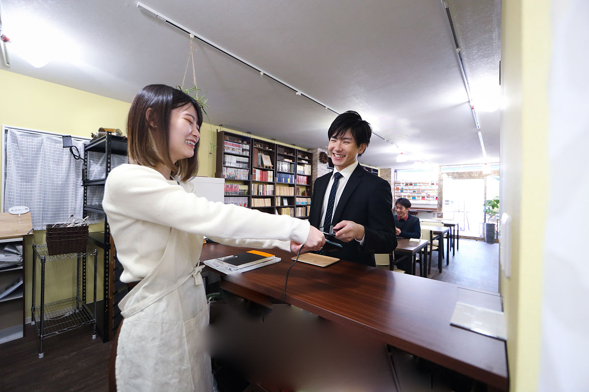 门店店员和店长访谈记录：服务质量与成功之道