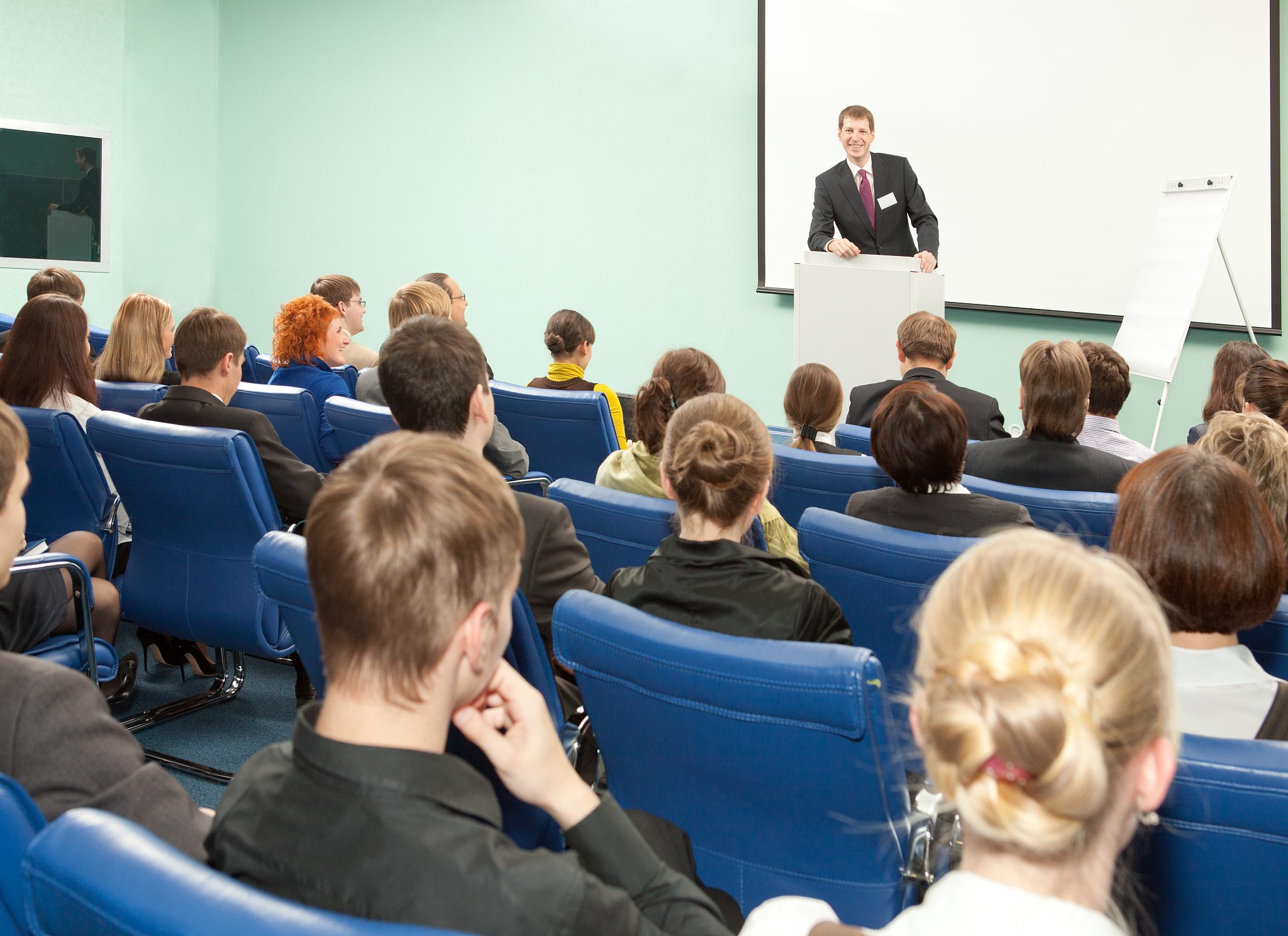美国新闻教育：从小学到研究生的完整体系