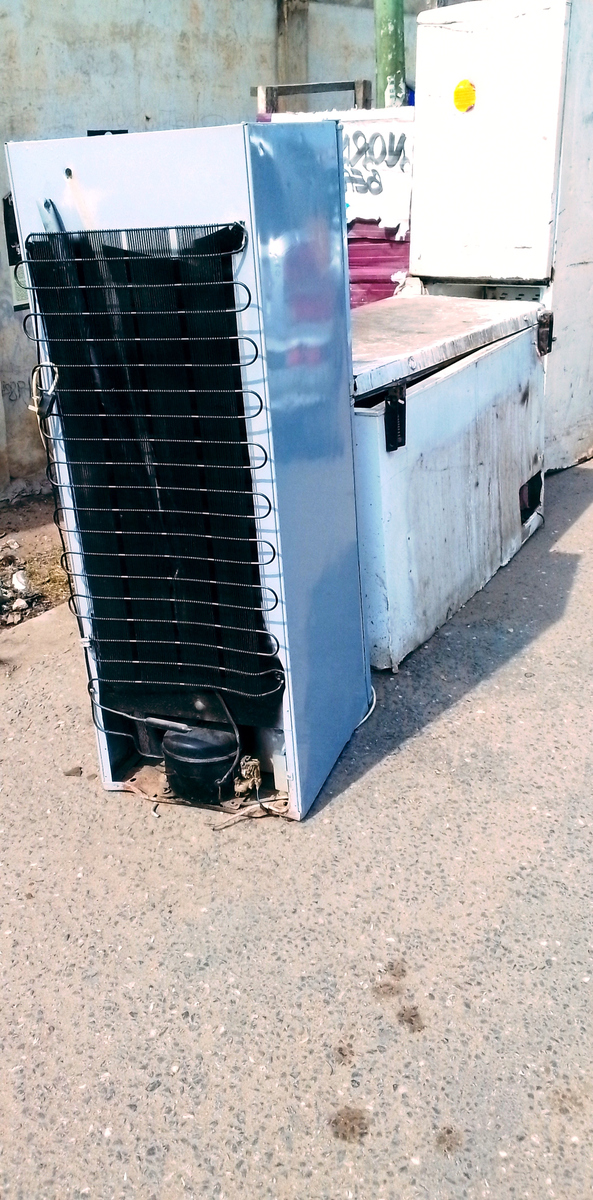 翻转式水箱拉丝机的水箱是304不锈钢吗