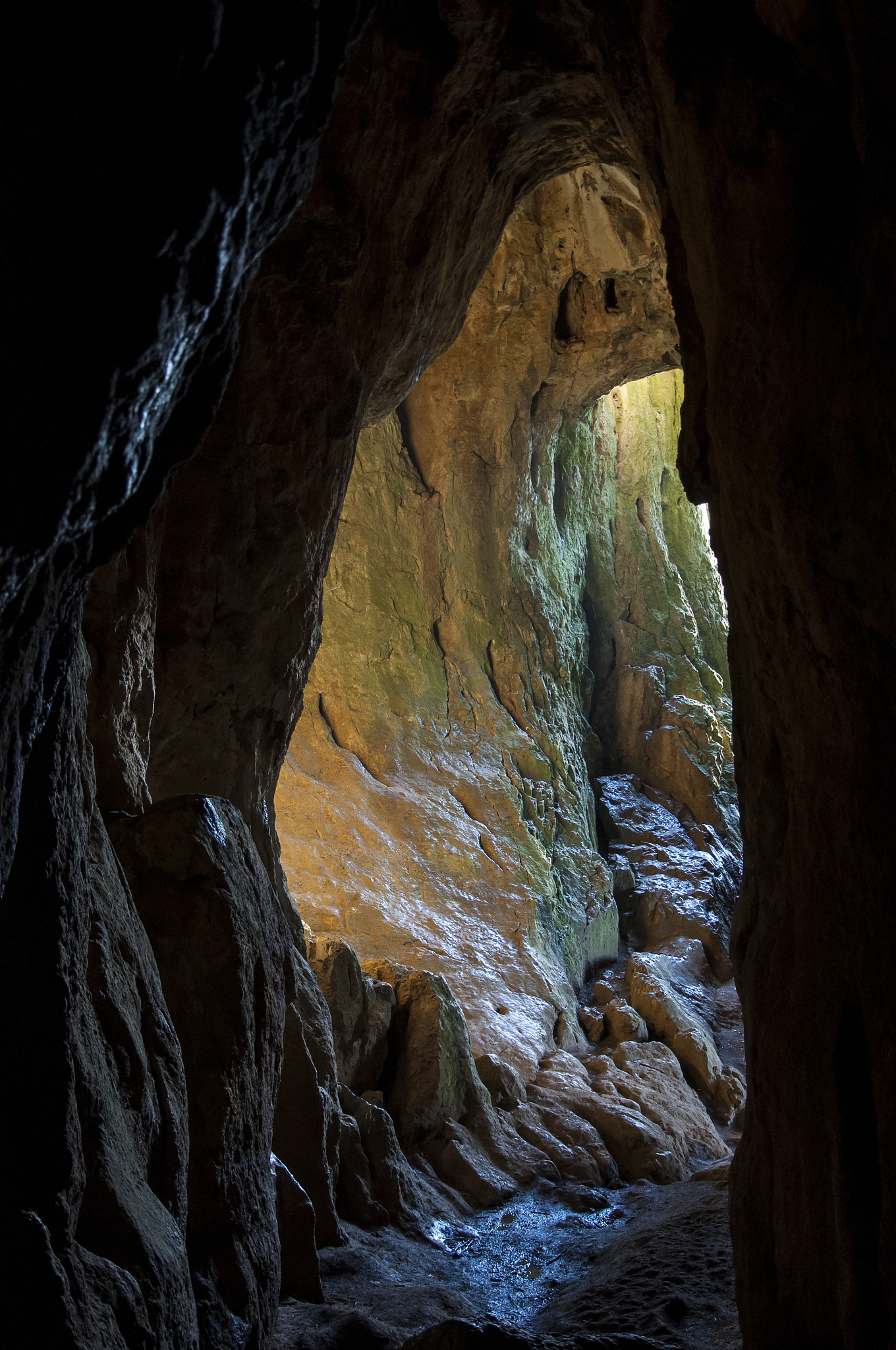 in the dark cave, thors cave, wetton