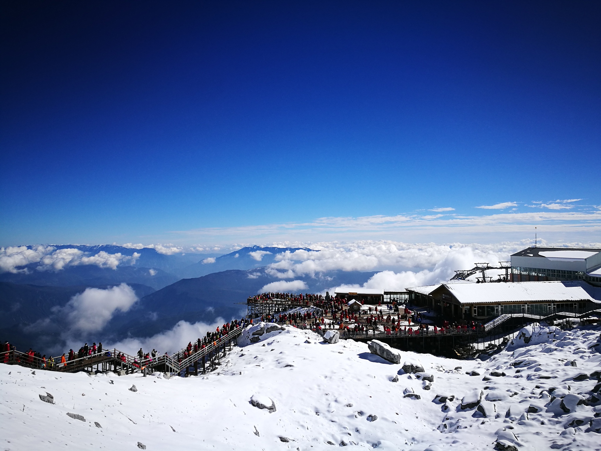 玉龙雪山：云端玉龙，探秘丽江之美