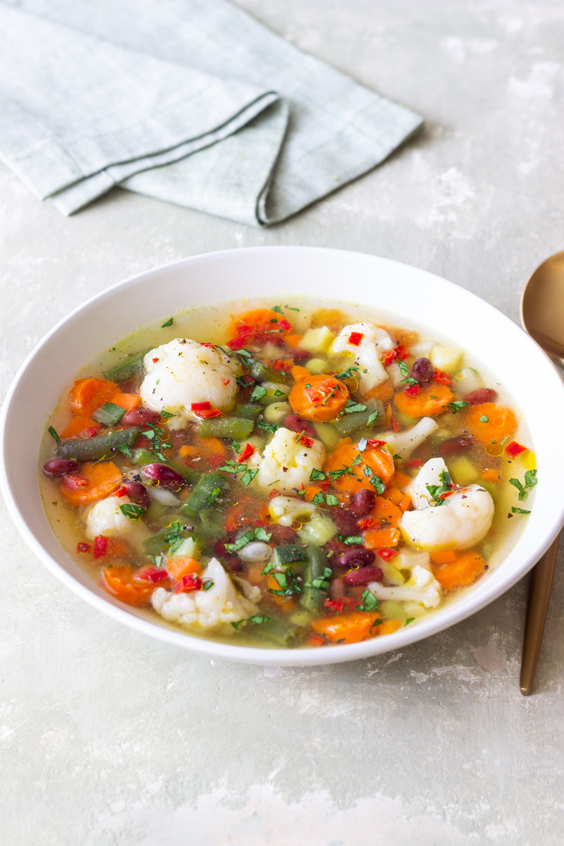 写一篇酸辣汤：湖南菜肴酸辣开胃