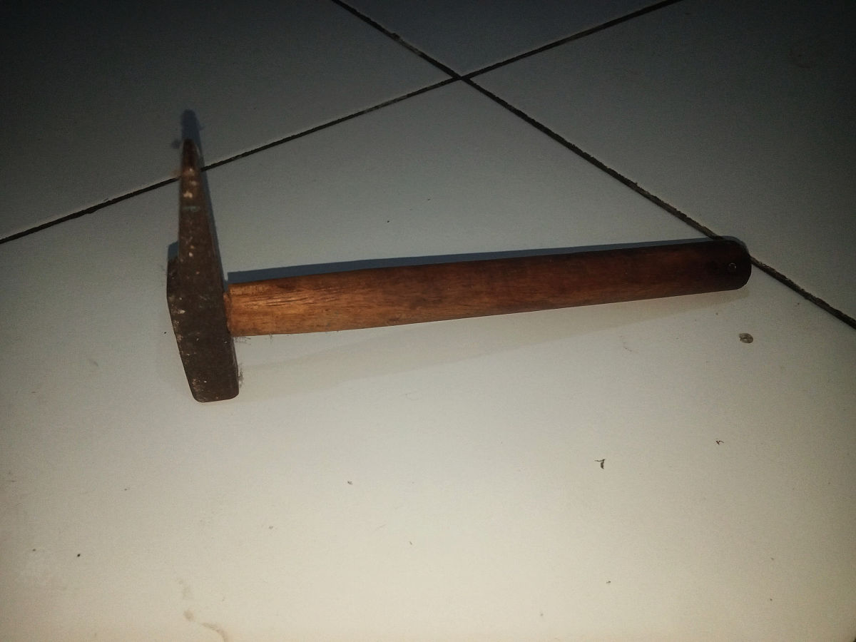 铁锤和铁砧的寓意，