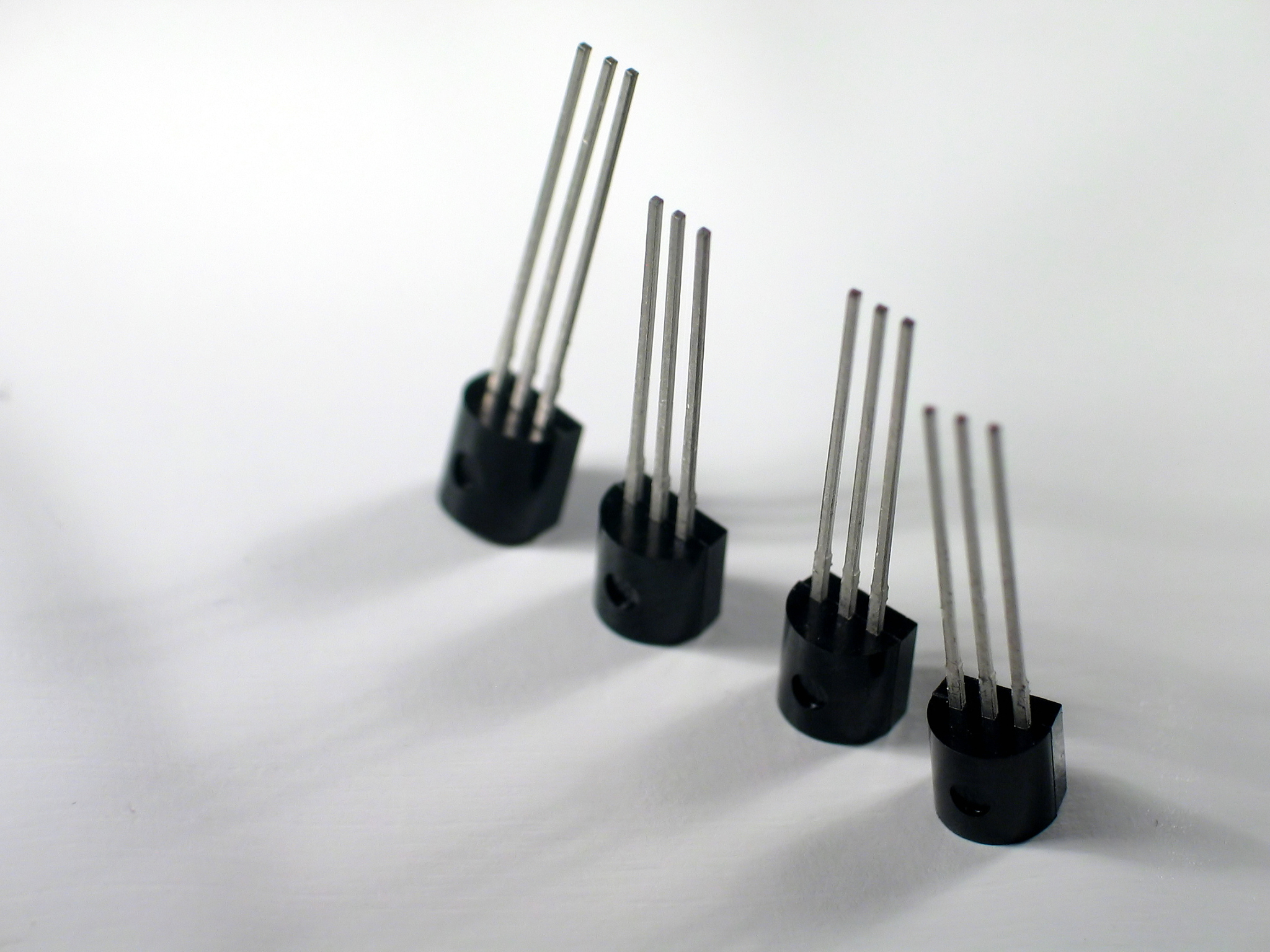 轴向二极管比模块式二极管便宜多少