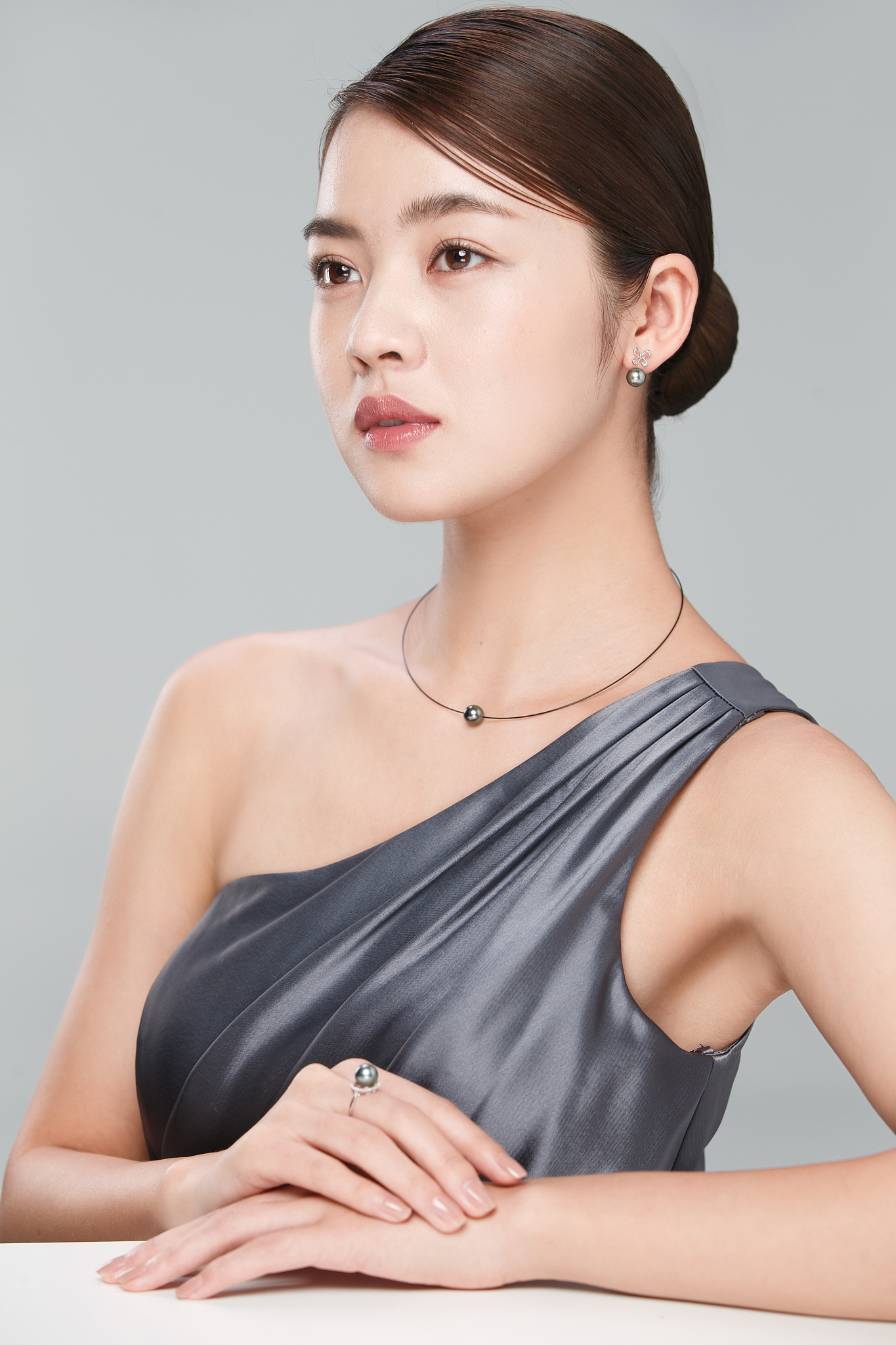 优雅女士肖像