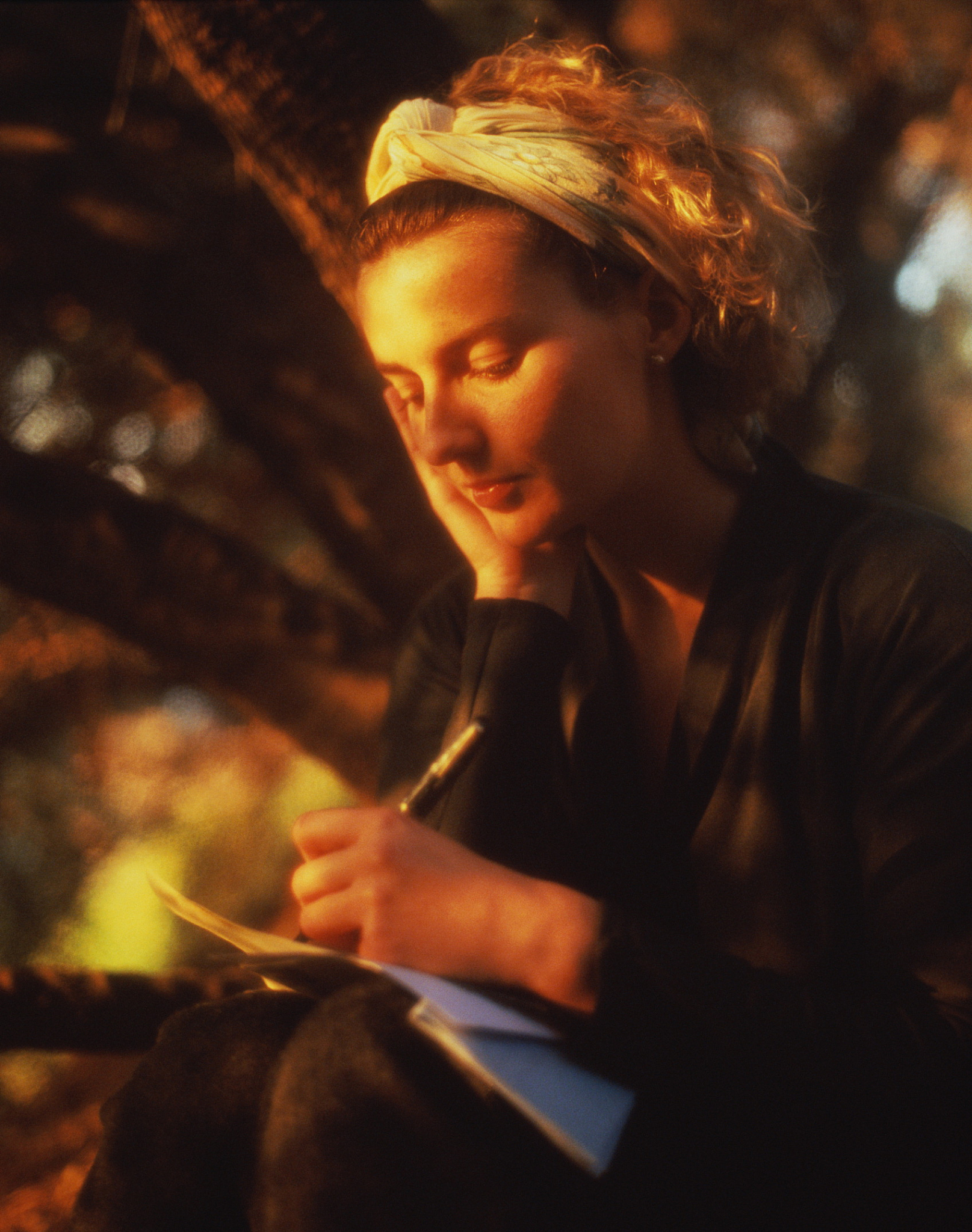 关于《傲慢与偏见》作品中对对人物性格的讽刺的表现不得少于800字。