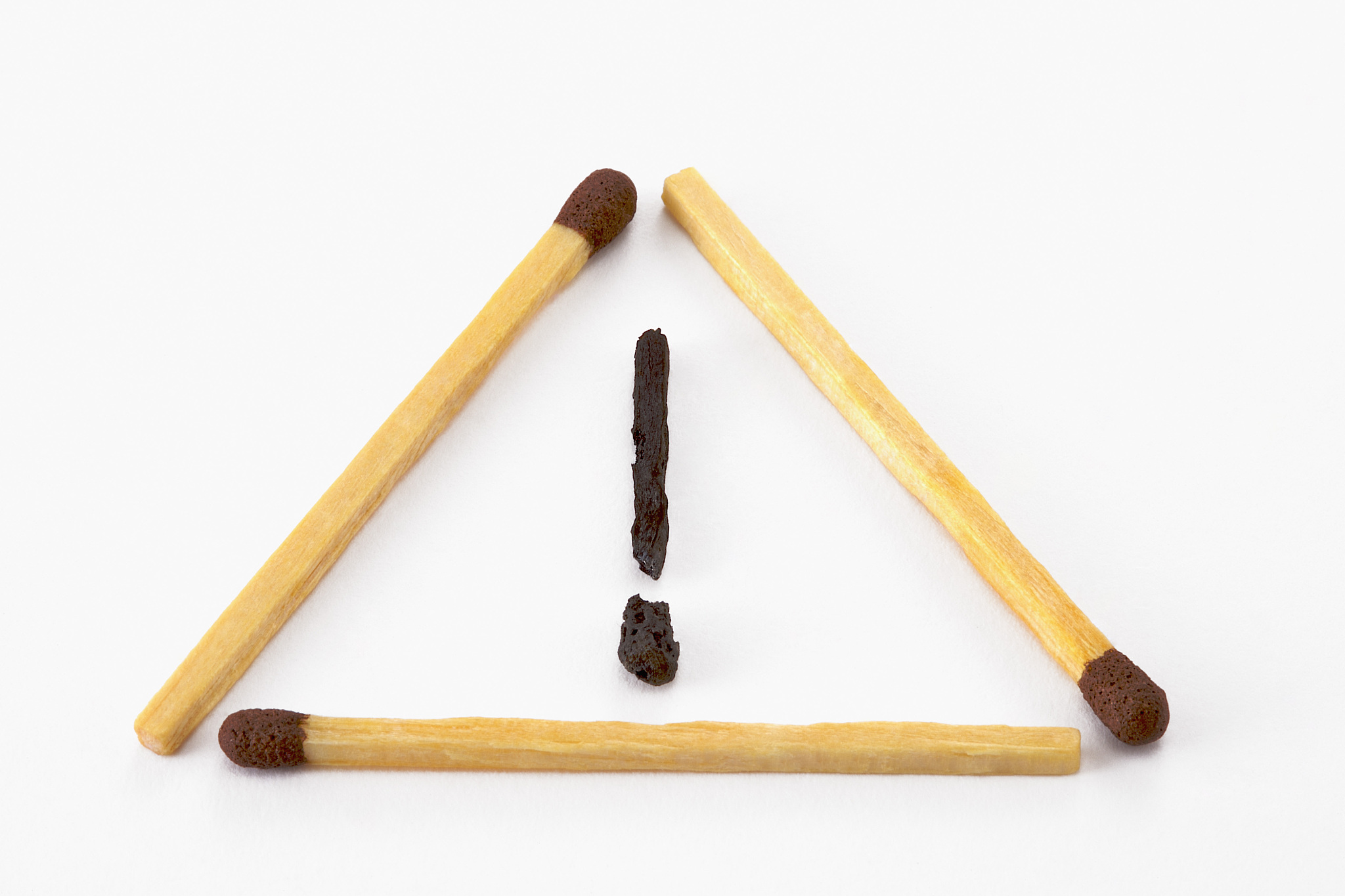 有20根长度相等的火柴棒首尾相连摆成了三角形。由于最小边是最大边长度的三分之一。想知道究竟有多少根火柴棒满足条件呢？