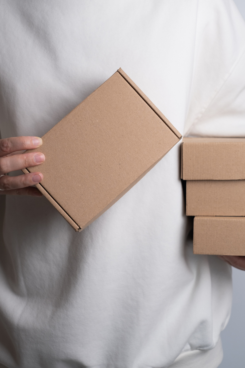 如何通过收件码查询快递或邮件信息？