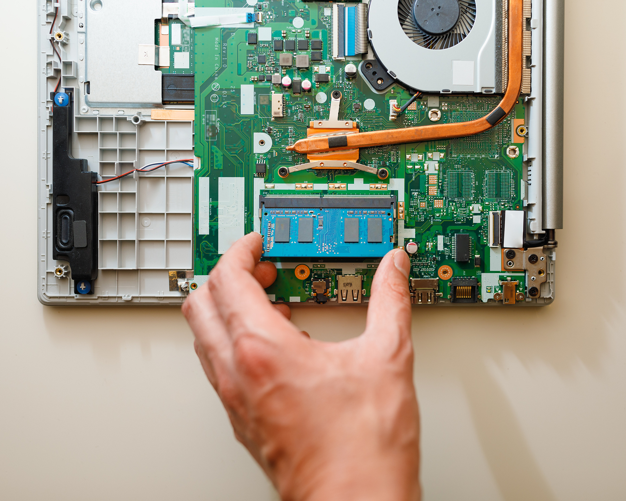 给出当前最好的电脑配置