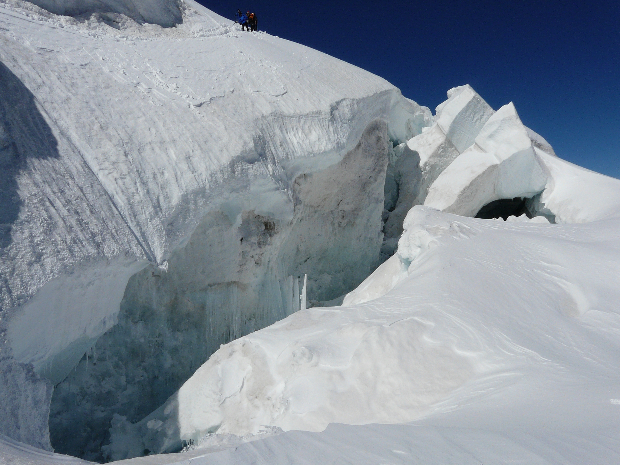 西雅雪山南坡冰川面积大原因分析
