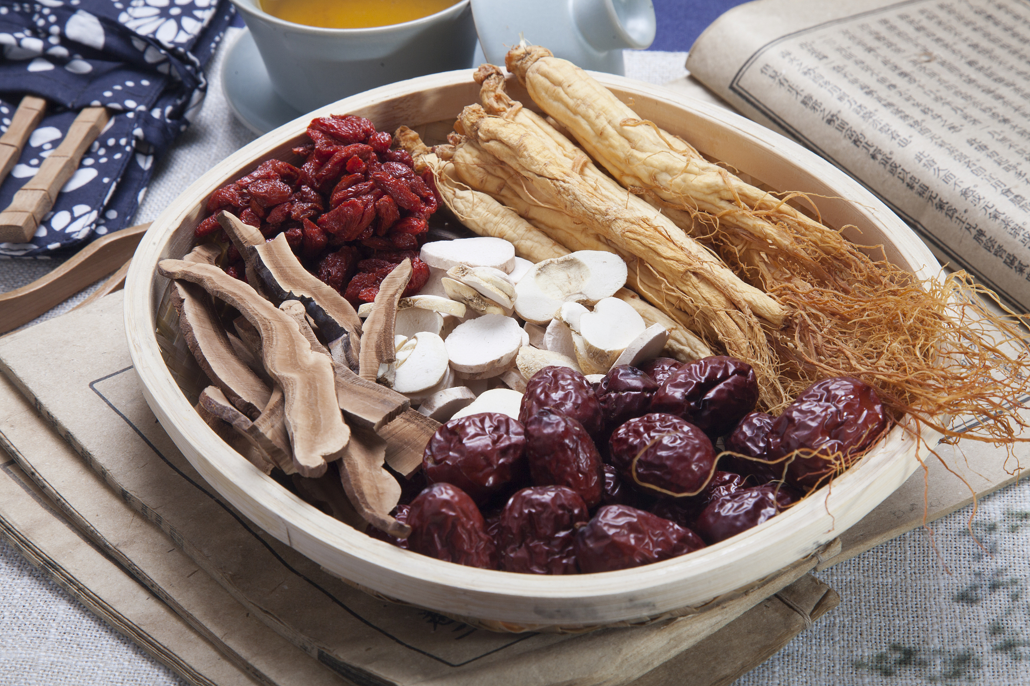 人参桑葚泡水喝的功效与注意事项 - 滋补强壮，增强免疫力