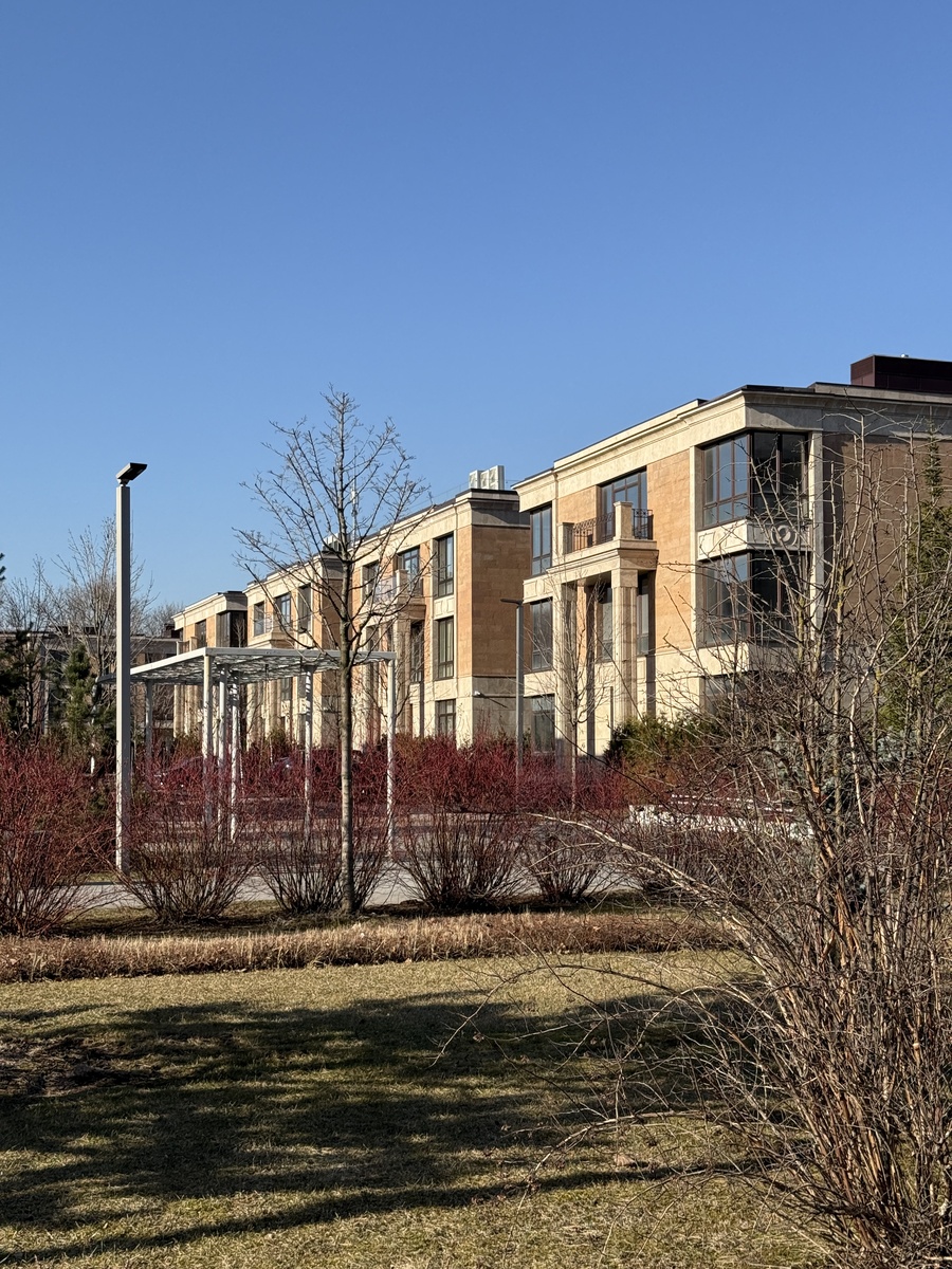 🔴 合谊乐湖联排商墅 🌴 尊享3万亩青龙湖公园 🏡  现房发售，即买即下证！