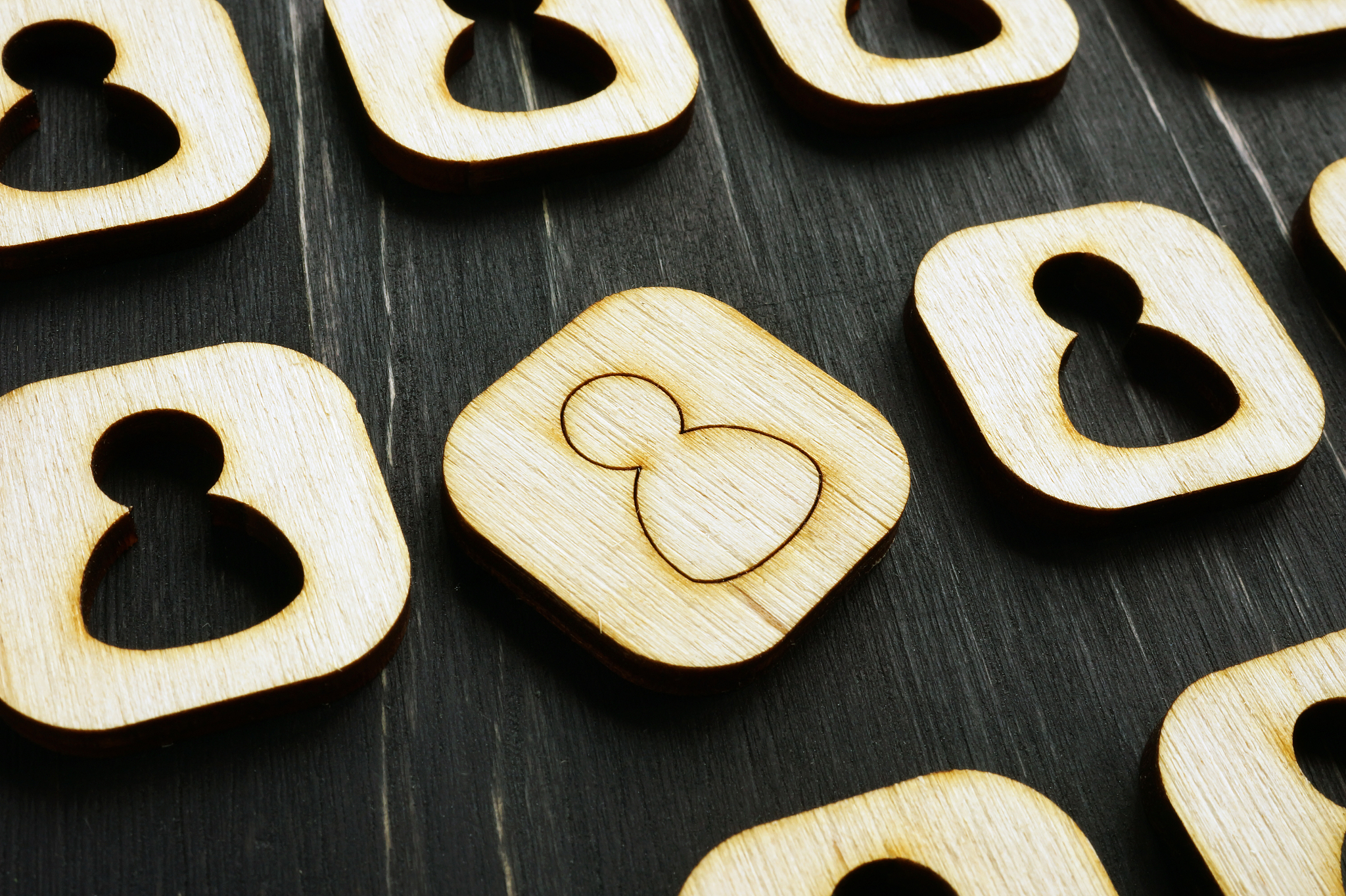 个人自我陈述通过列举典型实例等方式介绍个人的社会责任感、知识技能、个性特点与个人爱好等方面的突出表现以及个人专业志向、生涯规划等800字