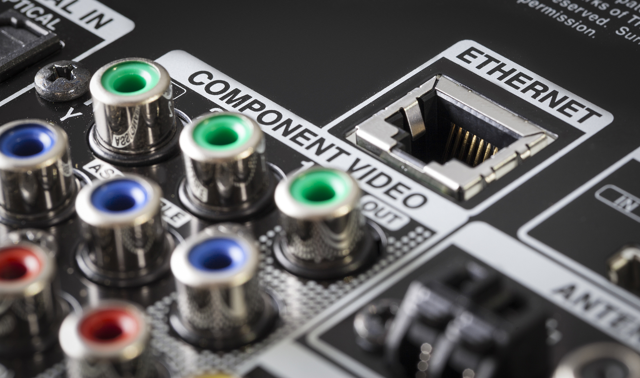 客户经常采购电子元件，我们能提供其中的连接器，我们是连接器工厂，能提供一站式的服务，例举我们的优势，用英文写一封开发信