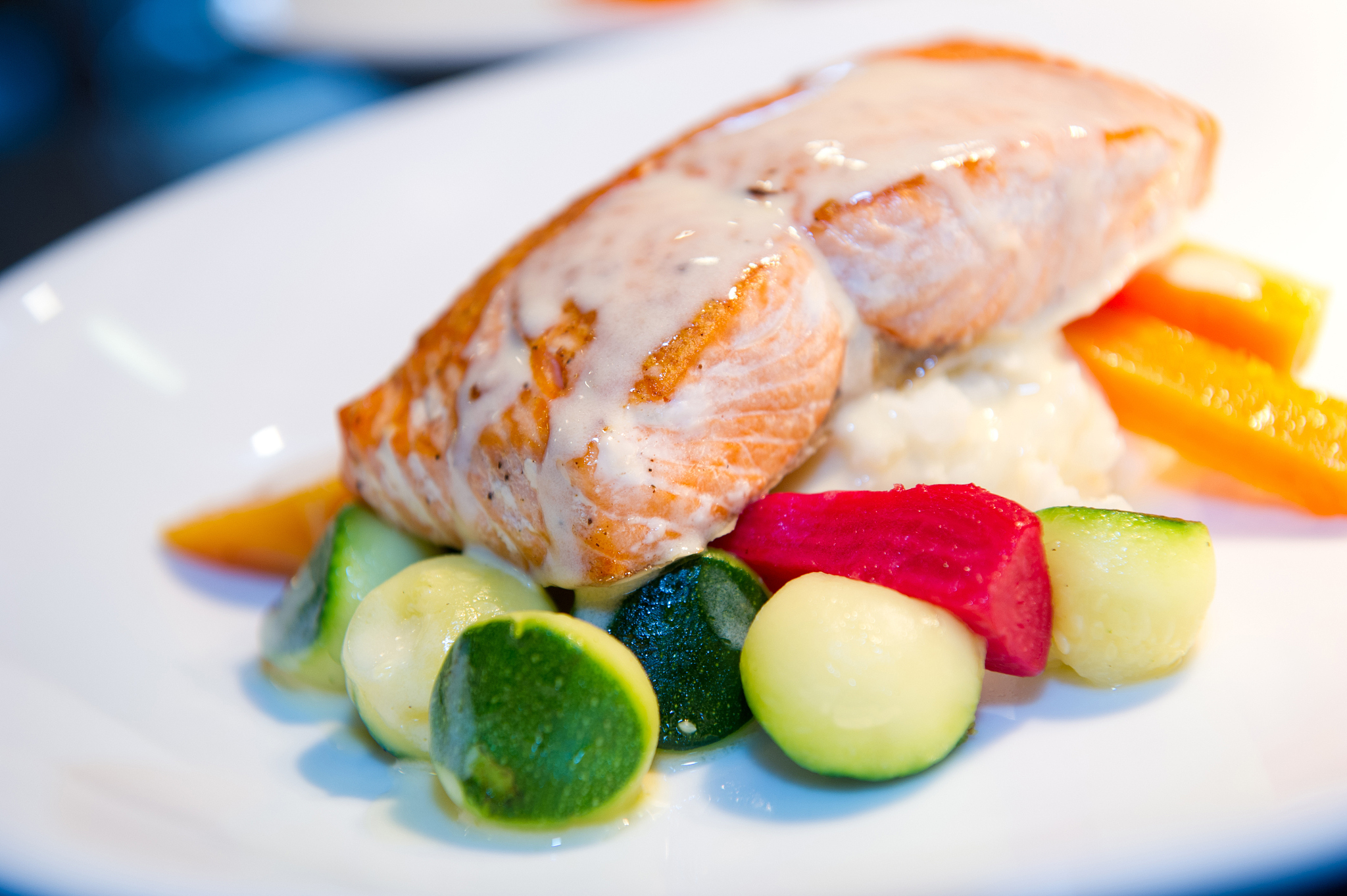 广州市天河职业高级中学专业设置：艺术、商务、工程、医学等