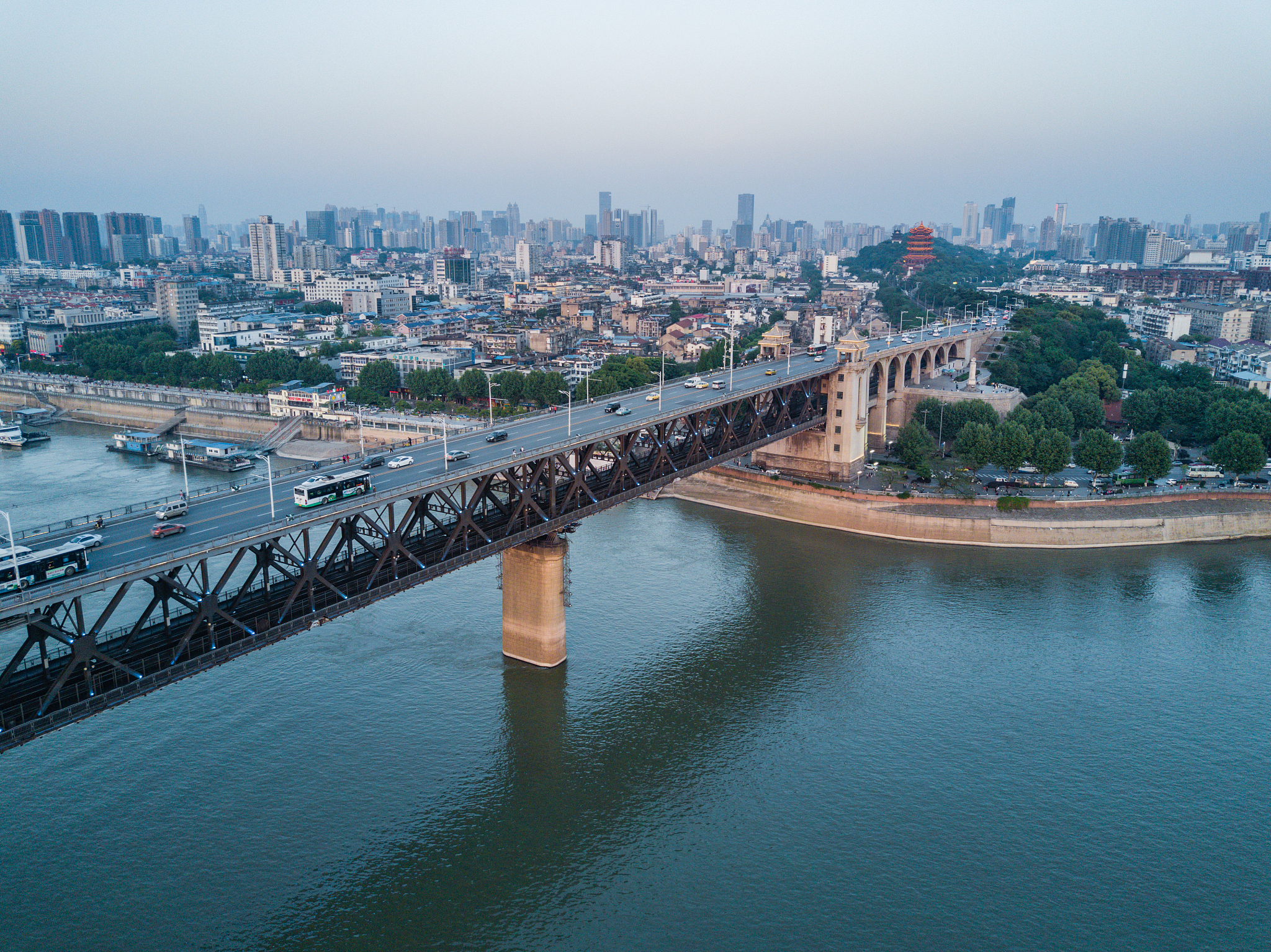 wuhan yangtze river bridge
