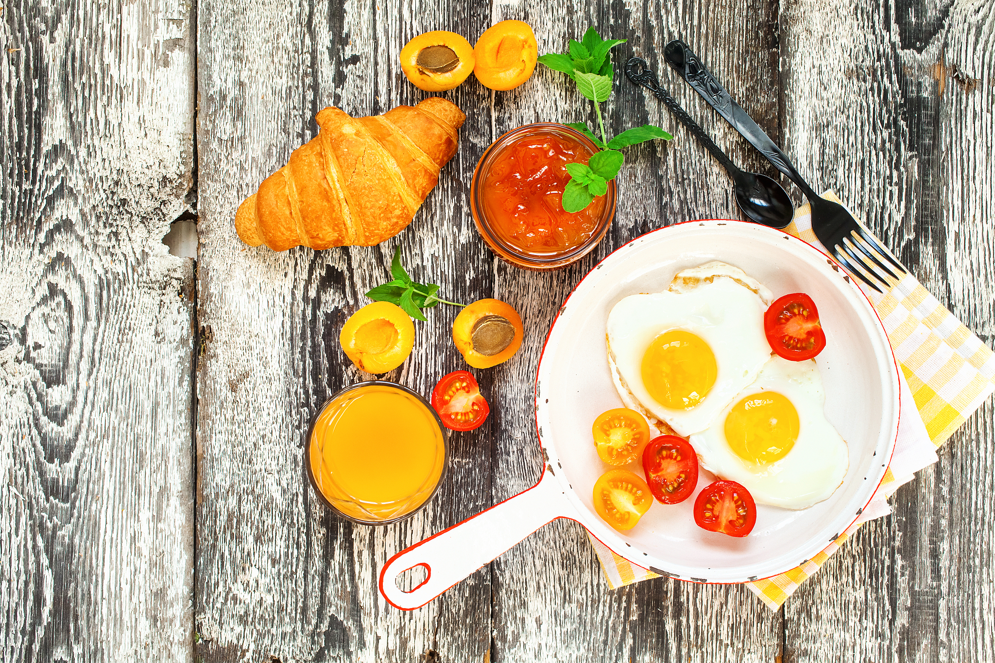 以《三年级时最严重的三次拉肚子》为题写一篇记叙文。详写第一次轮状病毒感染拉肚子上体育课拉肚子来不及去厕所。第二、三次分别由于细菌感染过期牛奶