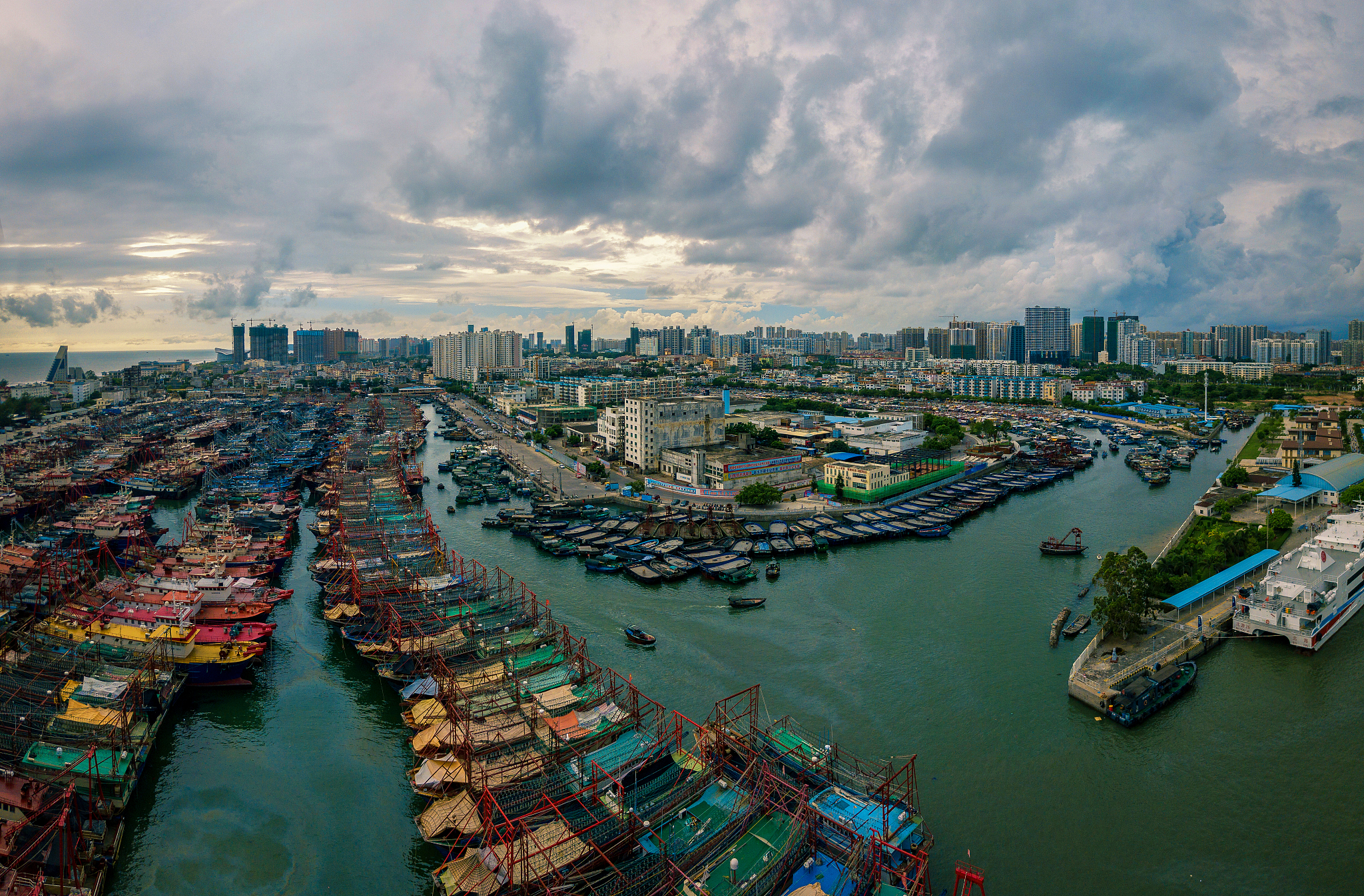 静静的休鱼期的海港