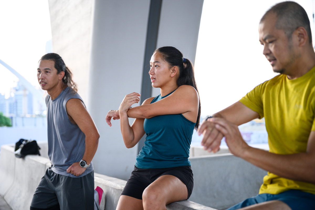 朋友膝盖伤好了要跑步怎么安慰首先你可以表达自己的关心和支持告诉朋友你很高兴听到他的膝盖伤已经康复这是一个很好的消息。你也可以提醒他注意适度运动听从身体的信号不要过度疲劳或受伤。如果他需要任何帮助或建议你可以提供你知道的相关信息例如正确的跑步姿势适合他的鞋子等等。最重要的是要鼓励他相信他能够成功并享受运动带来的好处。继续继续首先你可以表达自己的关心和支持告诉朋友你很高兴听到他的膝盖伤已经康复这是一个
