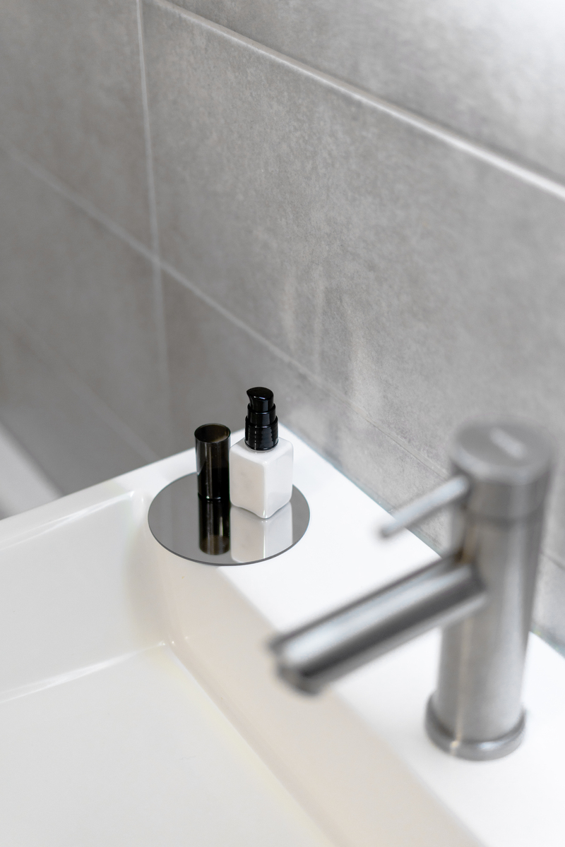 塞子不在洞里你永远不会给浴缸注满水即使水龙头正在涌入