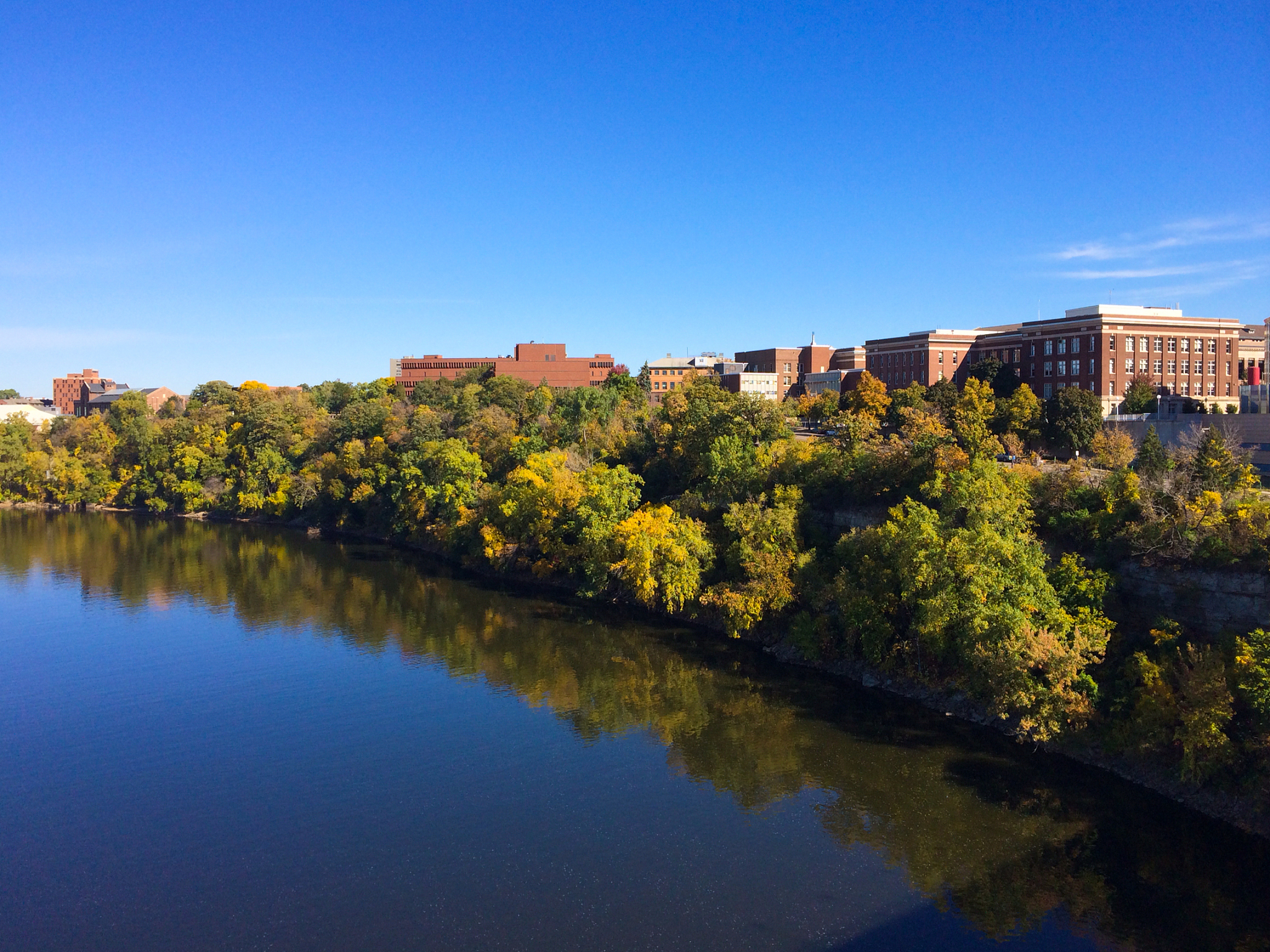 autumn colors along the mississippi river, minneapolis