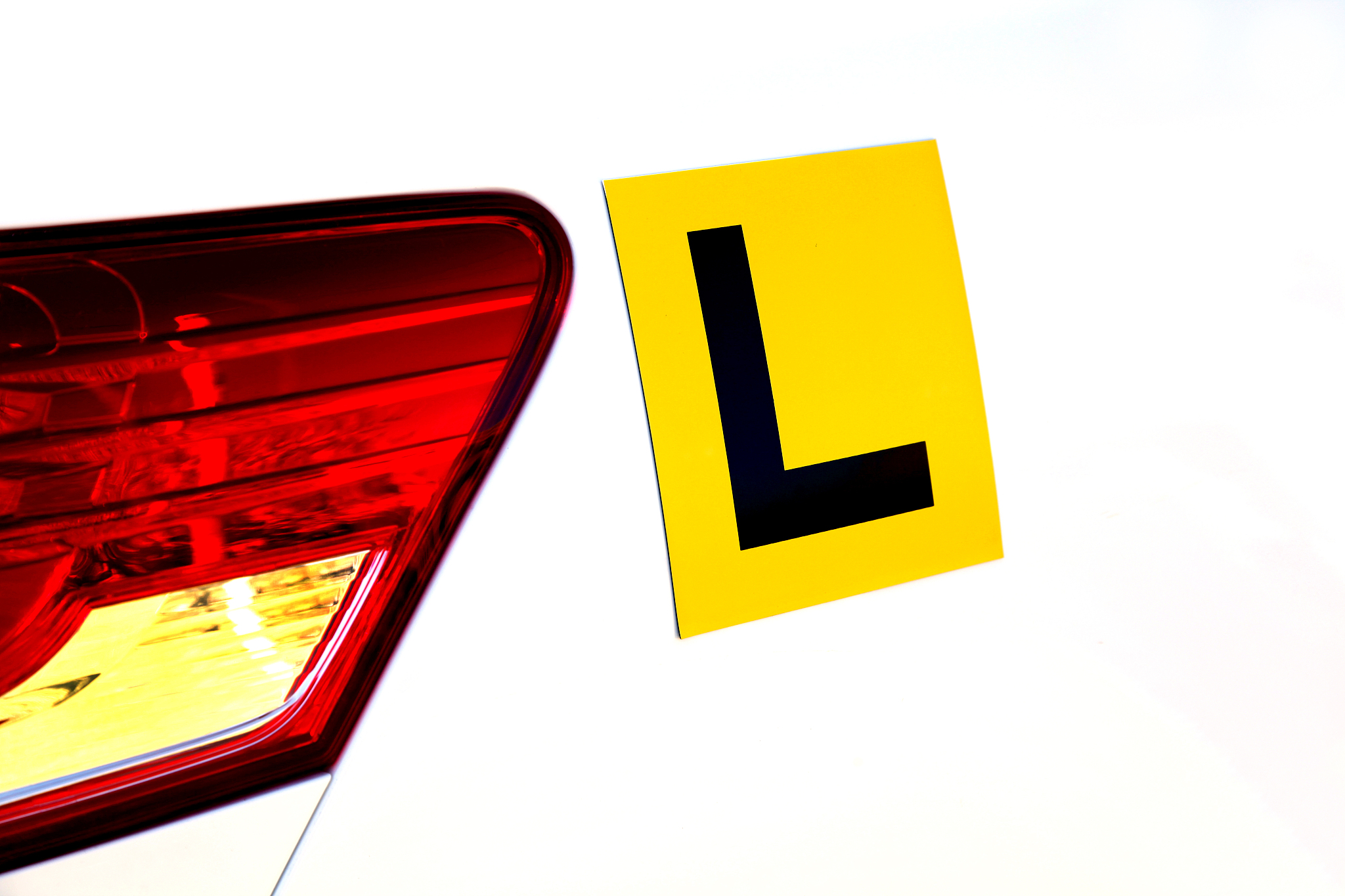 移动电话销售实习报告八千字第一部分高度概括 以实习时间、地点、任务作为引子或把实习过程的感受、结果用高度概括的语言出来以引出报告的内容。 第二部分实习过程实习内容、环节、做法1	将学校里学到的理论、方式方法变成实践的行为。 2观察体验在学校没有接触的东西他们是以什么样的面目、方式方法以怎样的形态或面貌出现的。 第三部分实习体会、经验教训、今后努力的方向等 文章也可以以实习体会、经验为条目来结构全文